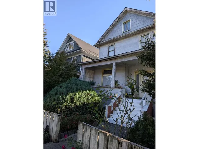 742 13TH AVENUE, Vancouver 3