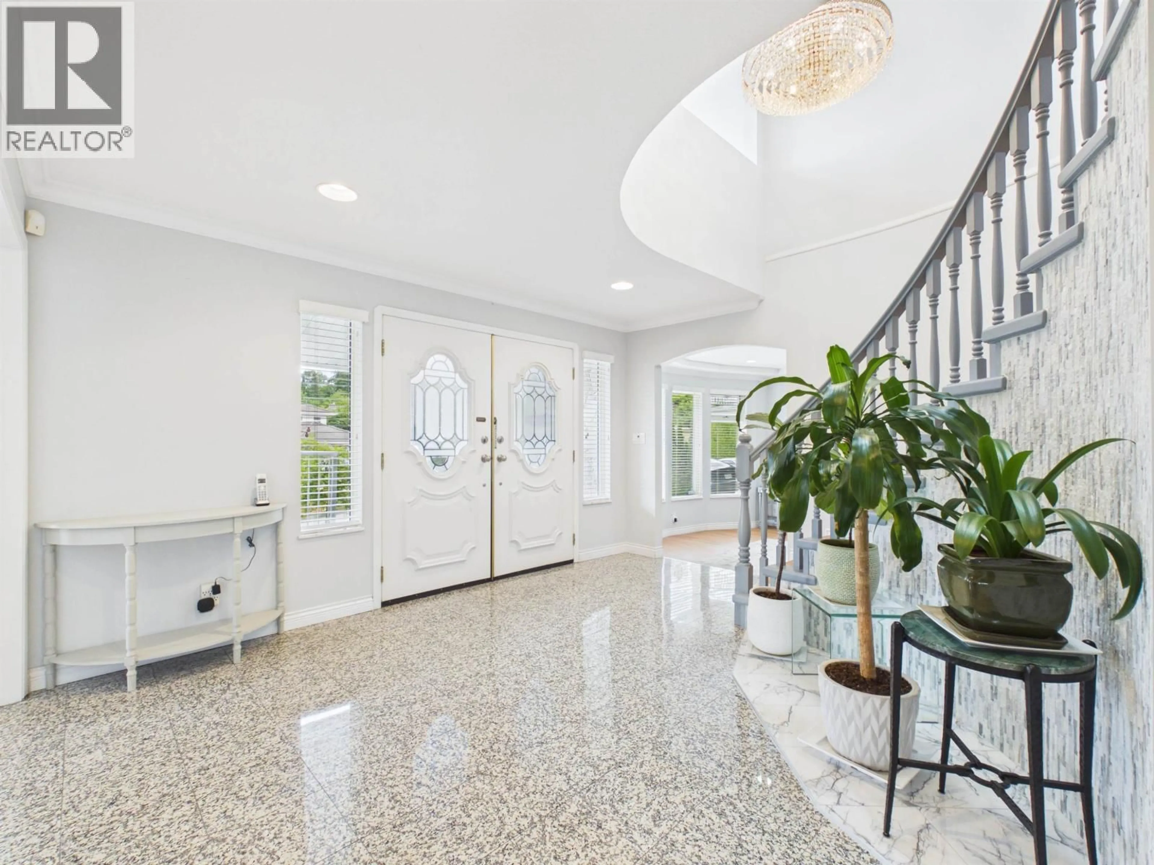 Indoor entryway for 7995 BERKLEY STREET, Burnaby British Columbia V5E4G5