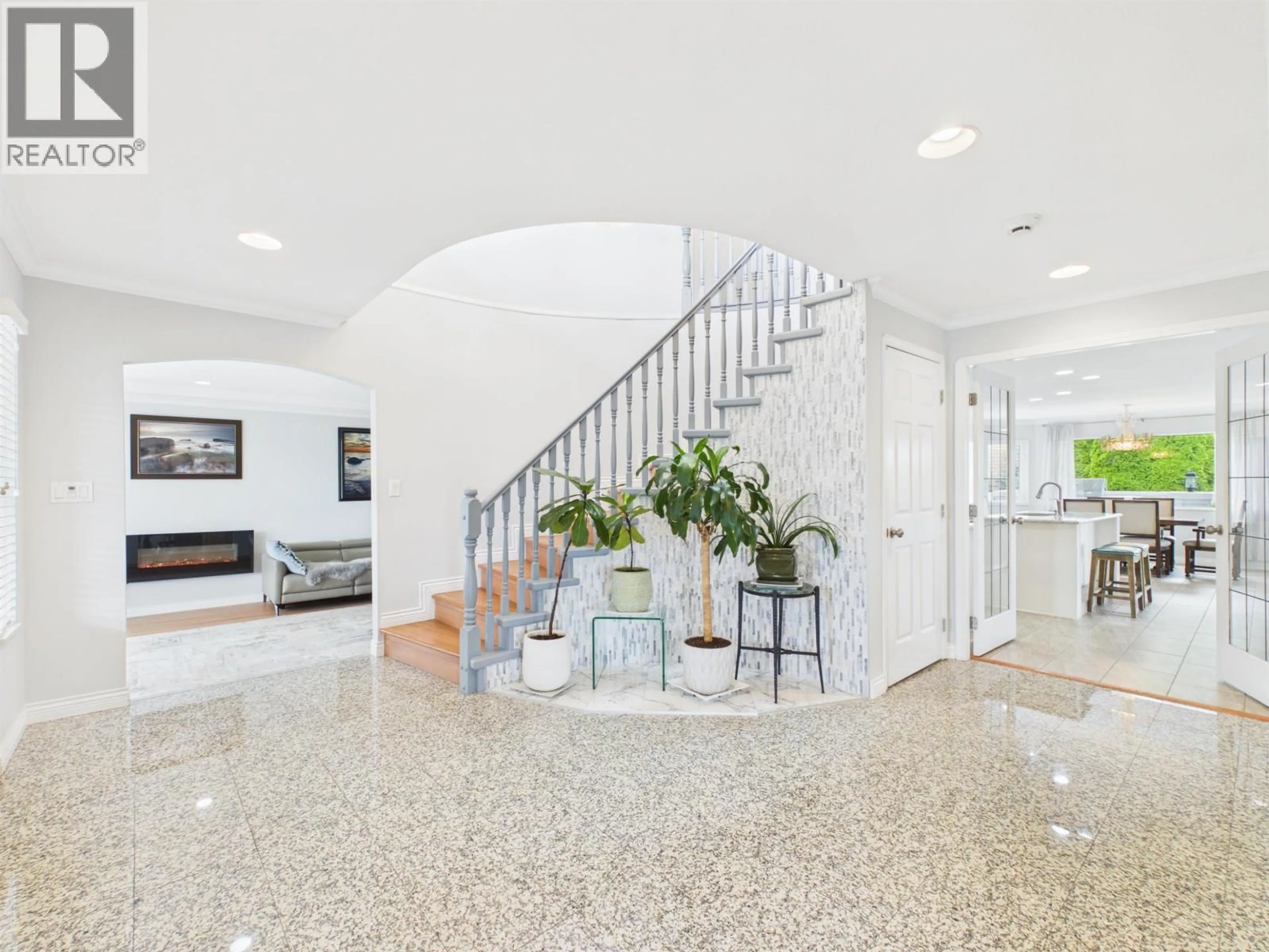 Indoor foyer for 7995 BERKLEY STREET, Burnaby British Columbia V5E4G5
