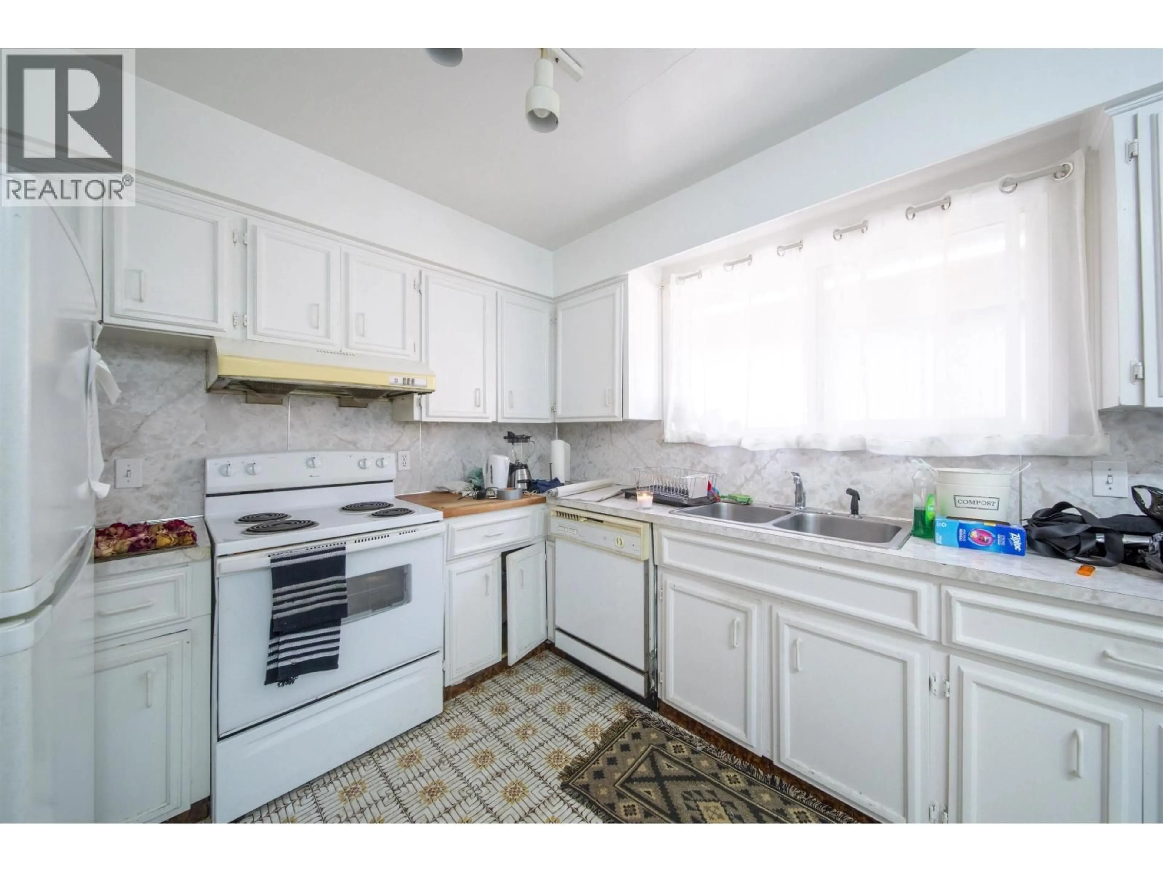 Standard kitchen, unknown for 3449 PENDER STREET, Vancouver British Columbia V5K2C9
