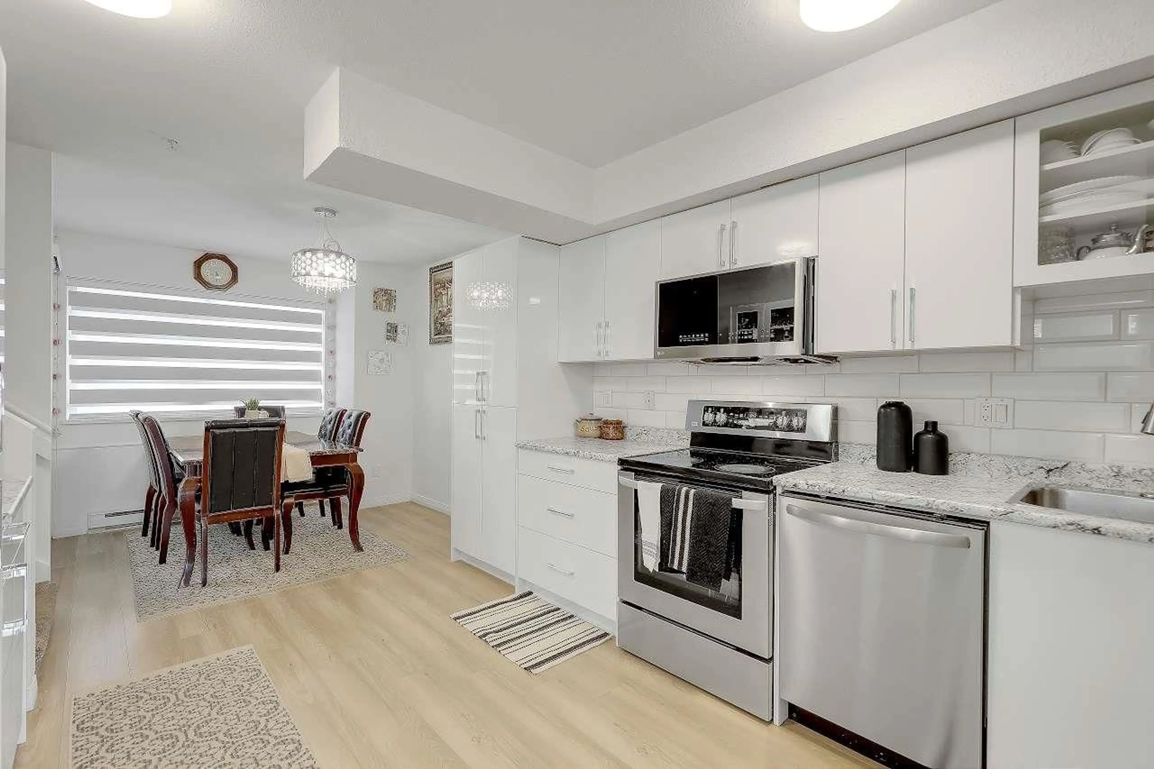 Open concept kitchen, unknown for 110 - 19700 56 AVENUE, Langley British Columbia V3A3X6