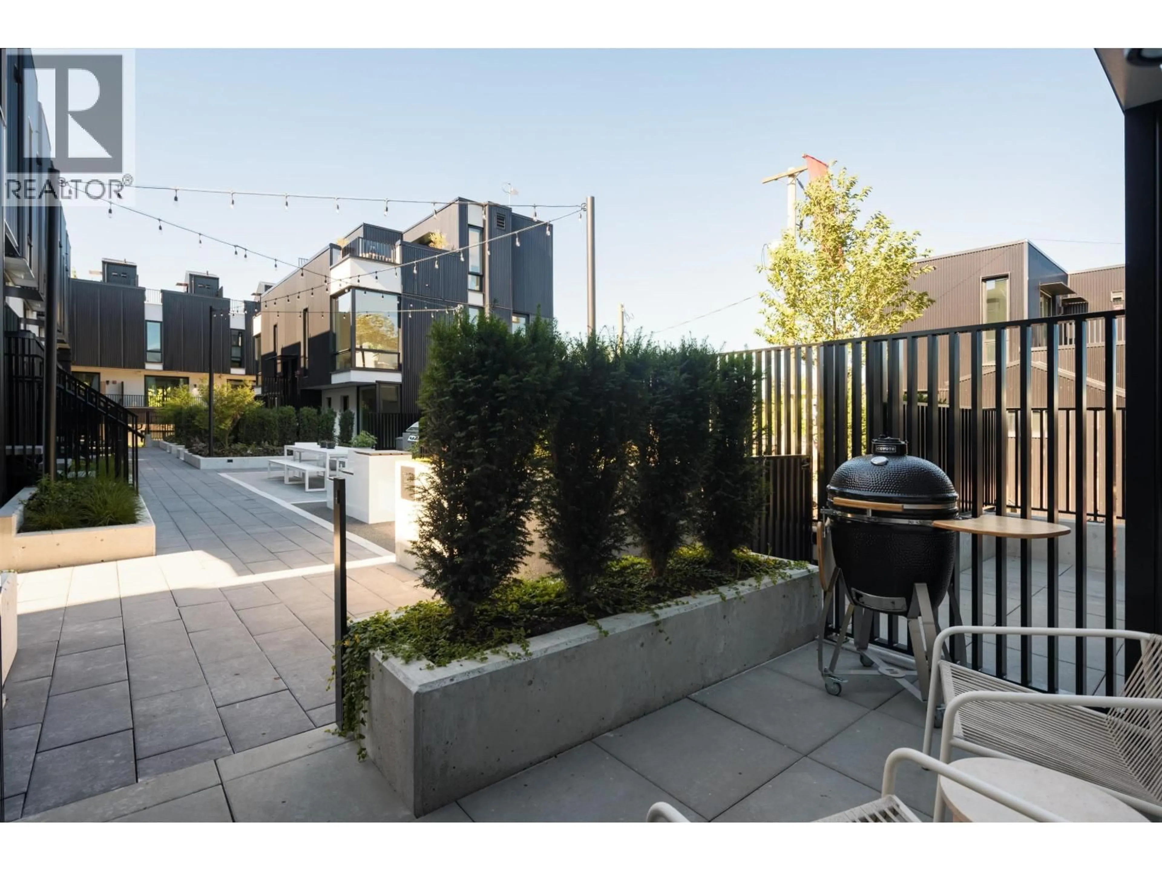 Patio, street for 142 - 2880 NANAIMO STREET, Vancouver British Columbia V5M2E1