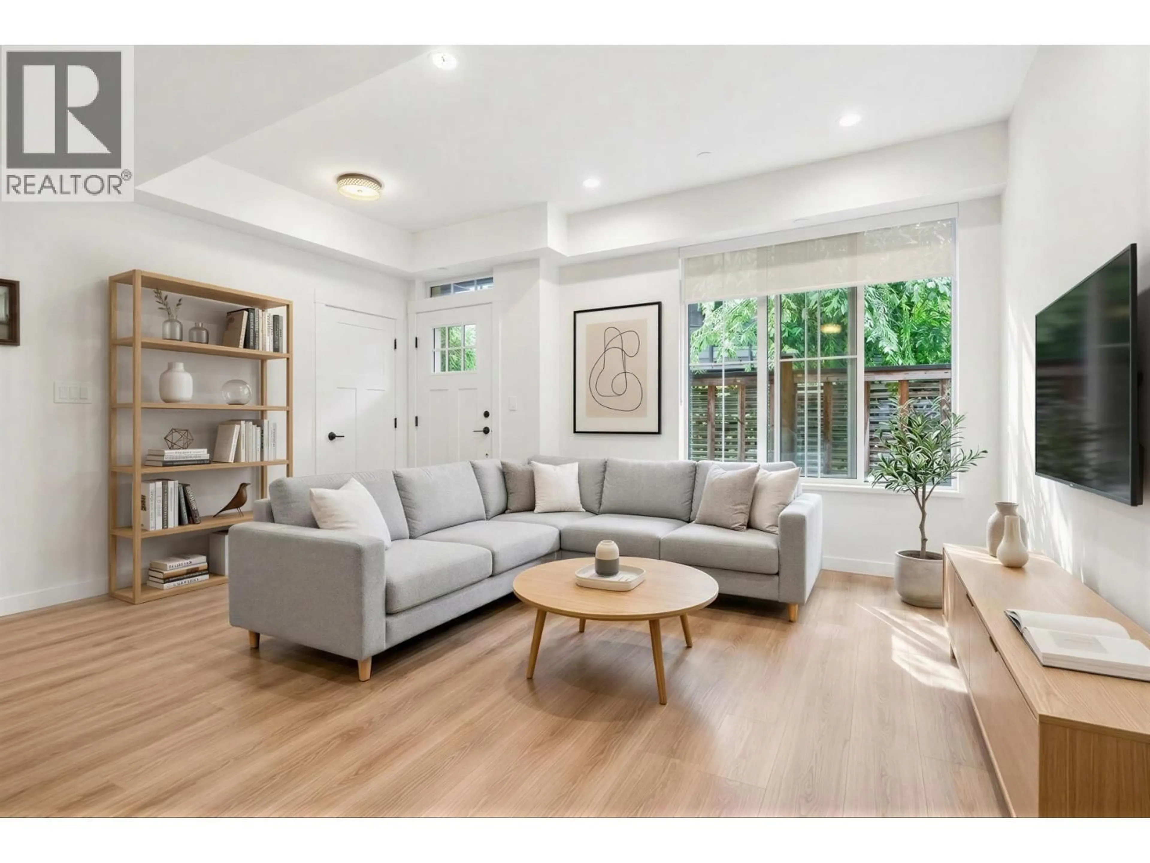 Living room with furniture, wood/laminate floor for 6 - 237 RIDGEWAY AVENUE, North Vancouver British Columbia V7L0H6
