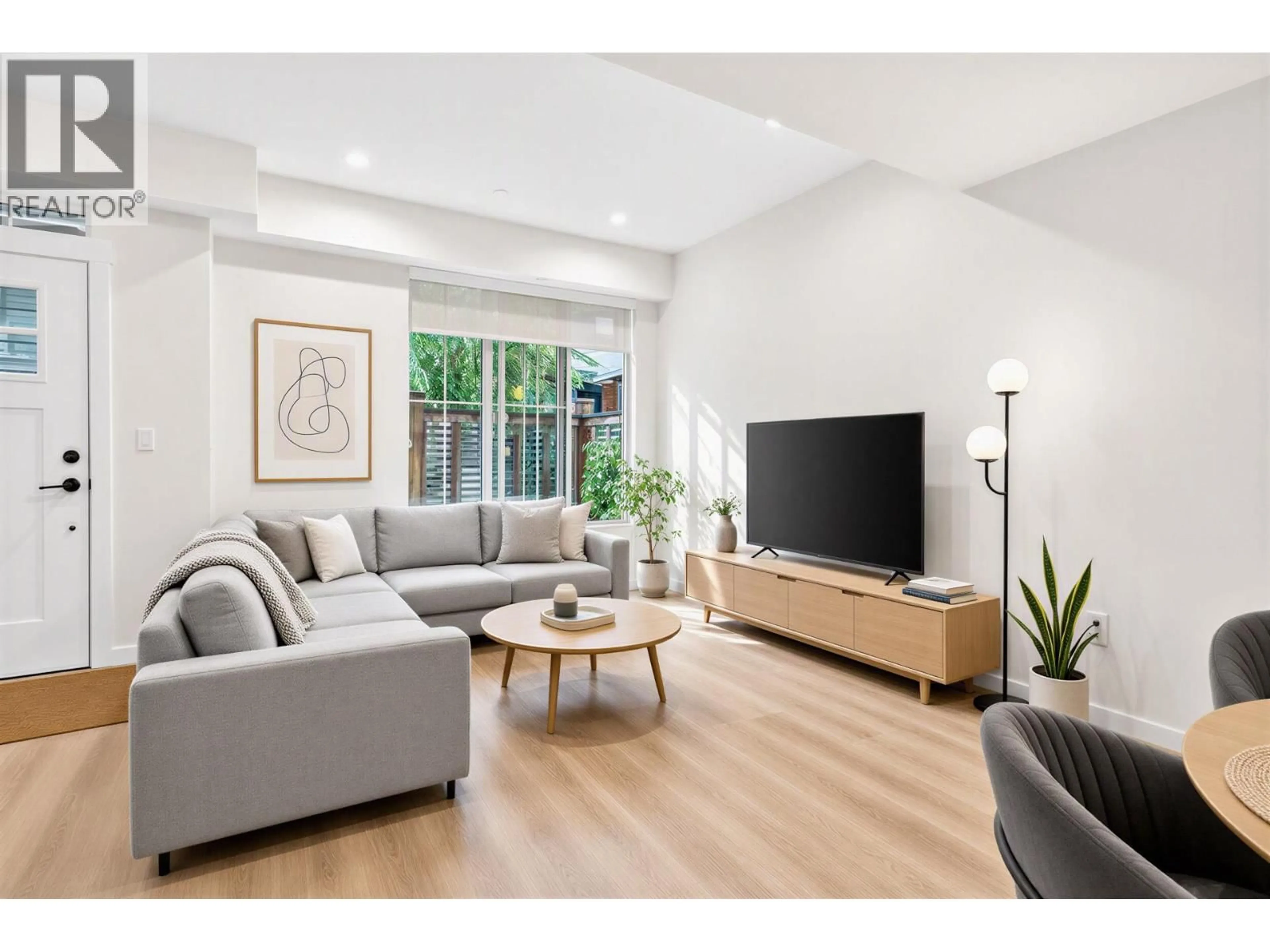 Living room with furniture, unknown for 6 - 237 RIDGEWAY AVENUE, North Vancouver British Columbia V7L0H6