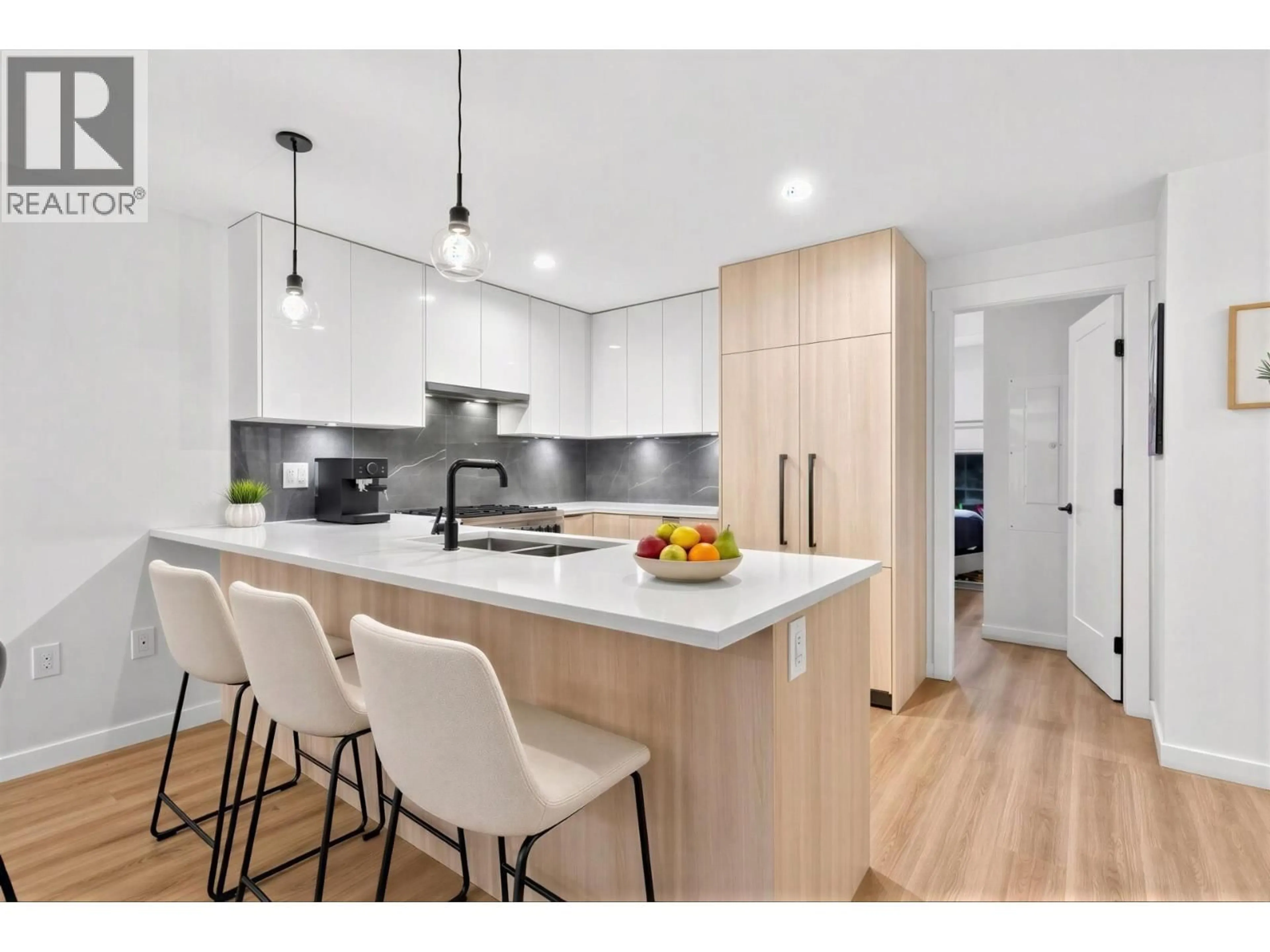 Open concept kitchen, wood/laminate floor for 6 - 237 RIDGEWAY AVENUE, North Vancouver British Columbia V7L0H6