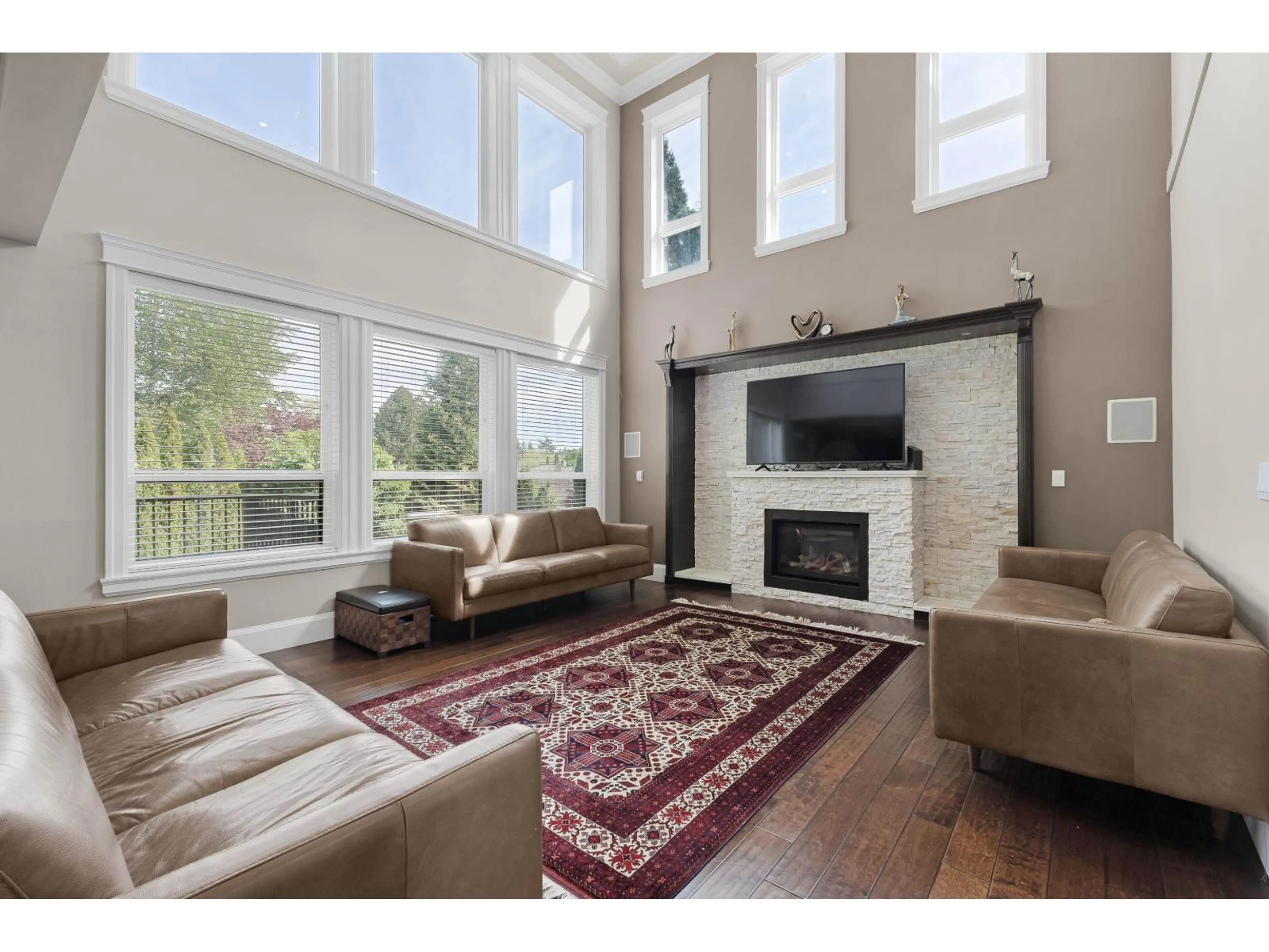 Living room with furniture, unknown for 14095 30A AVENUE, Surrey British Columbia V4P2J4