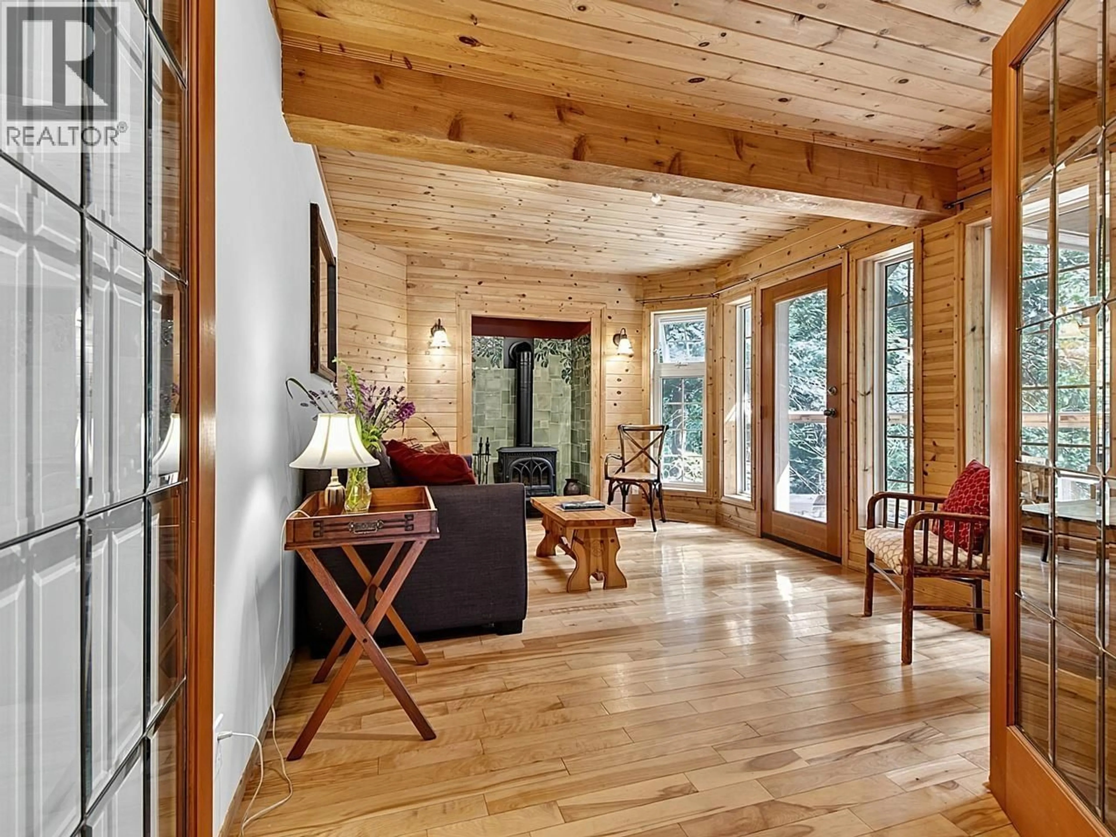 Indoor entryway for 1099 MILLER ROAD, Bowen Island British Columbia V0N1G1