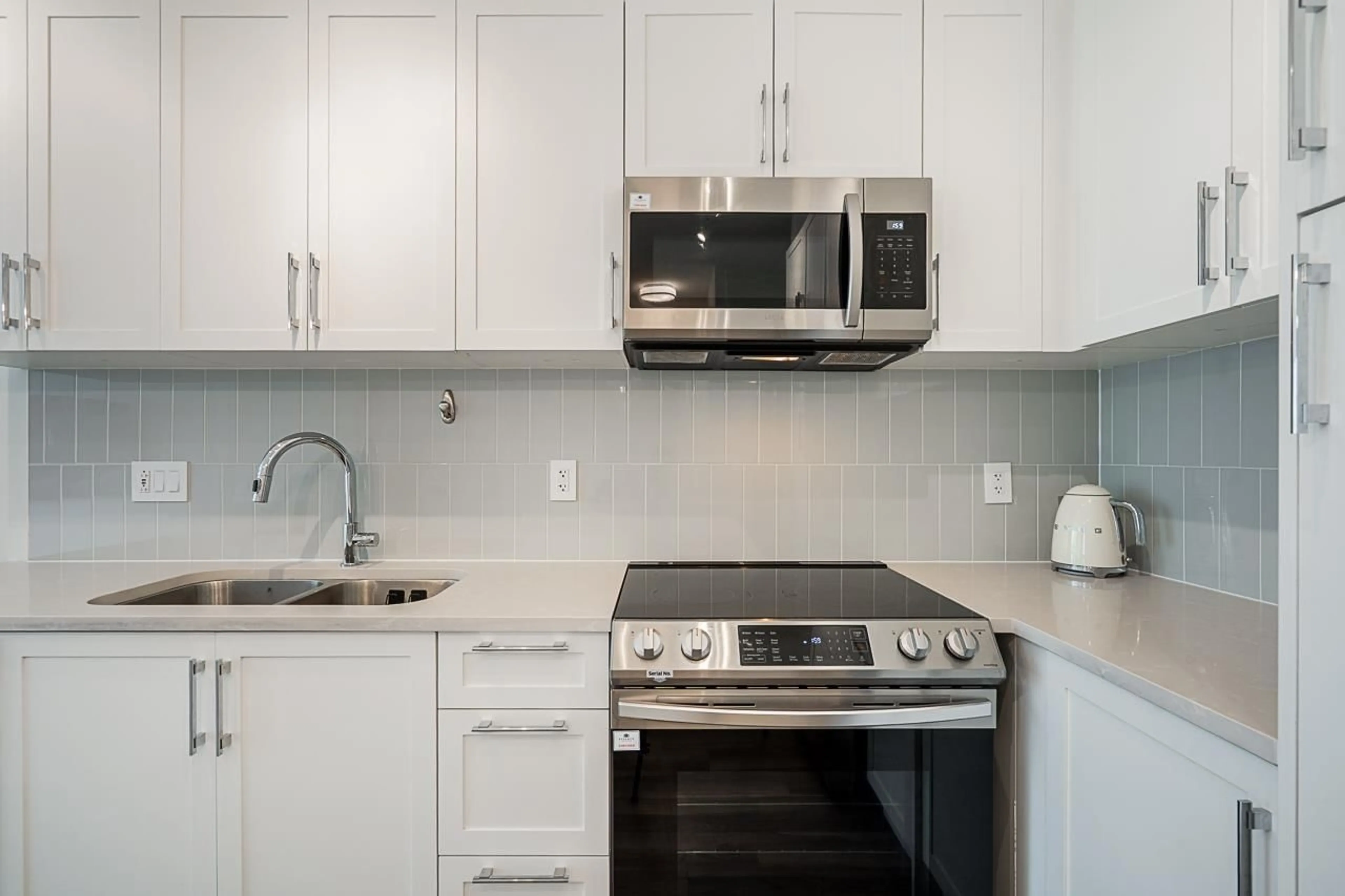 Standard kitchen, unknown for 211 - 20356 72B AVENUE, Langley British Columbia V2Y4J9