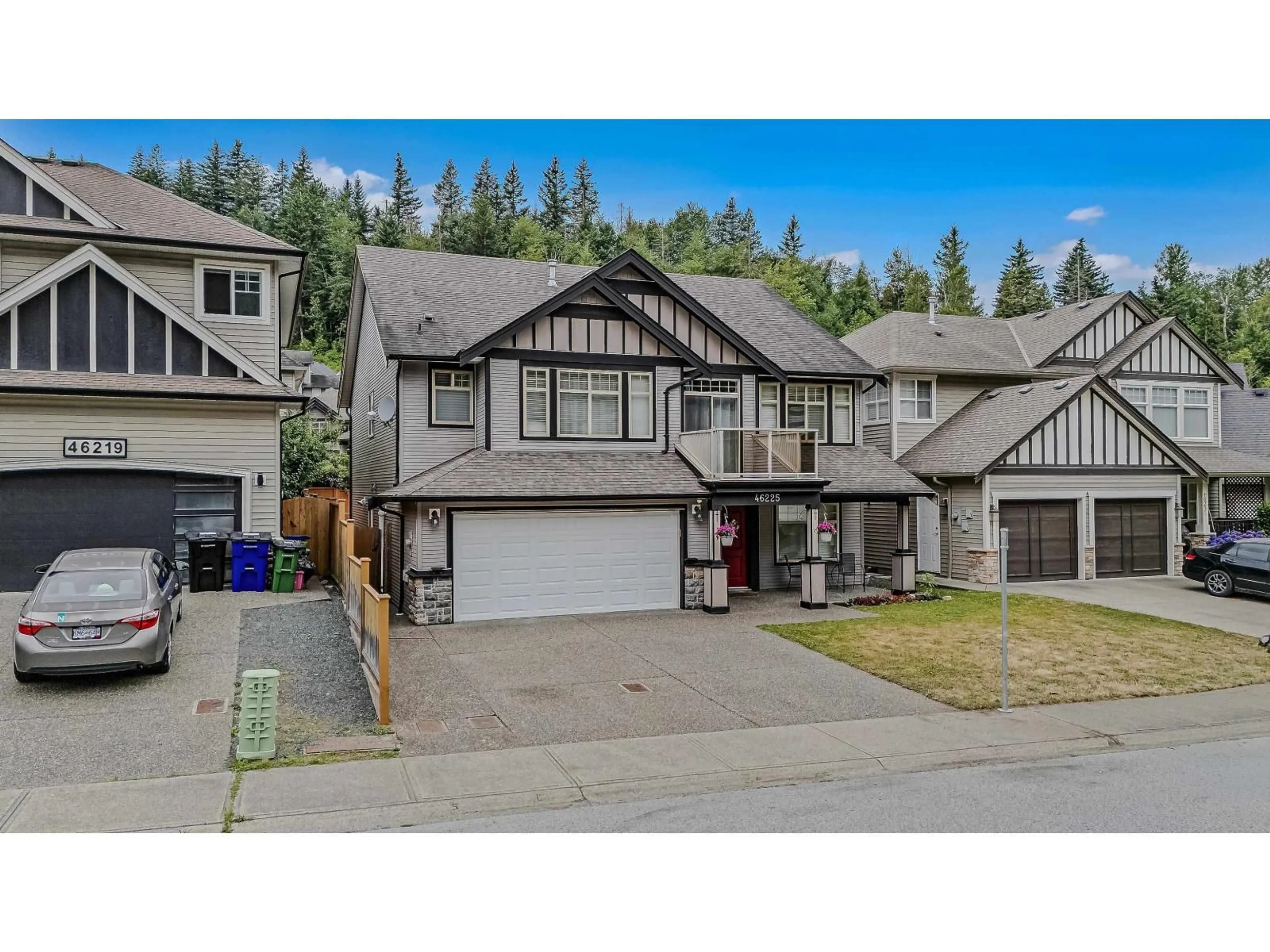 A pic from outside/outdoor area/front of a property/back of a property/a pic from drone, street for 46225 KERMODE CRESCENT, Chilliwack British Columbia V2R0C7