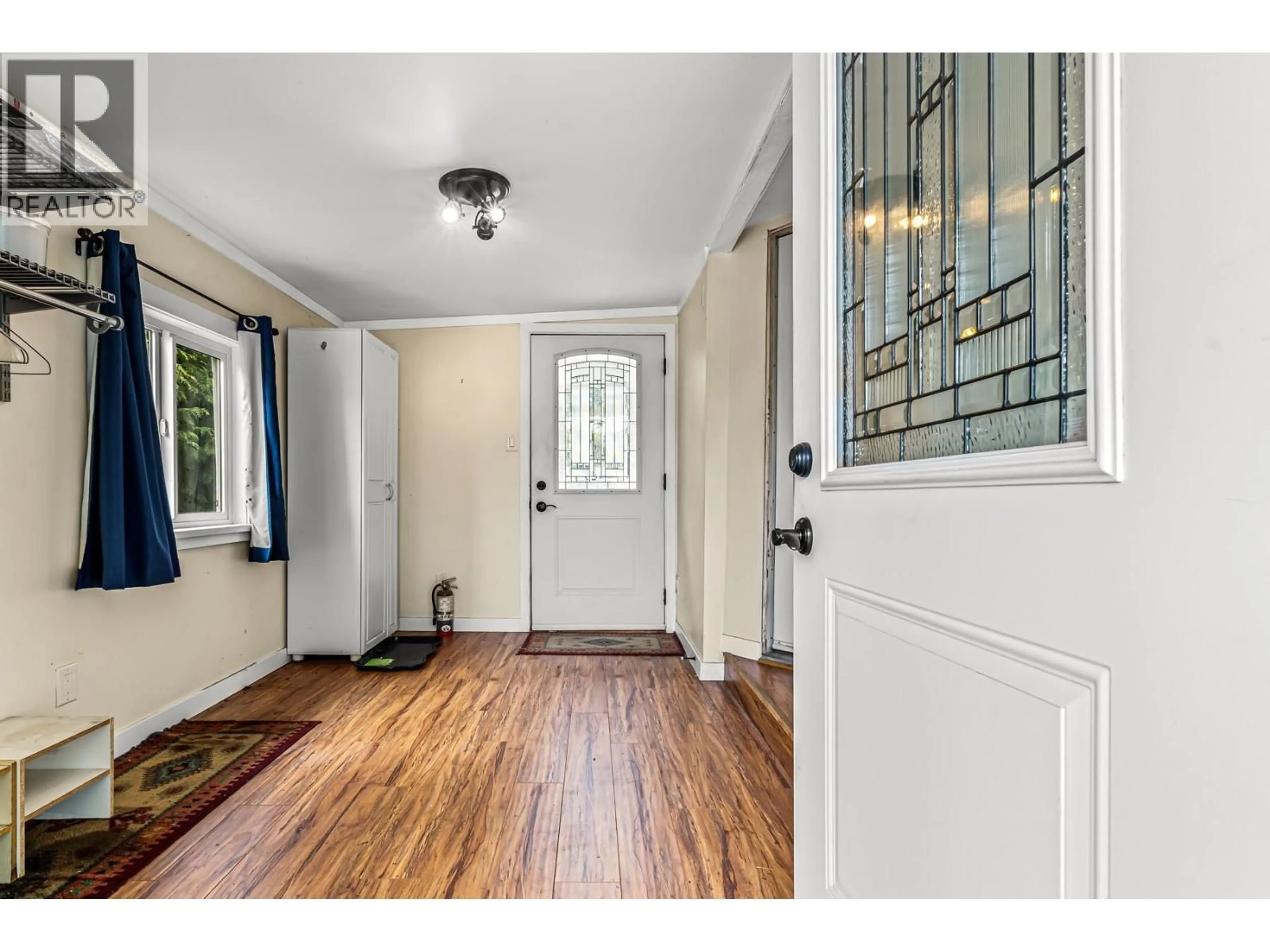 Indoor entryway for 141 - 145 KING EDWARD STREET, Coquitlam British Columbia V3K6M3