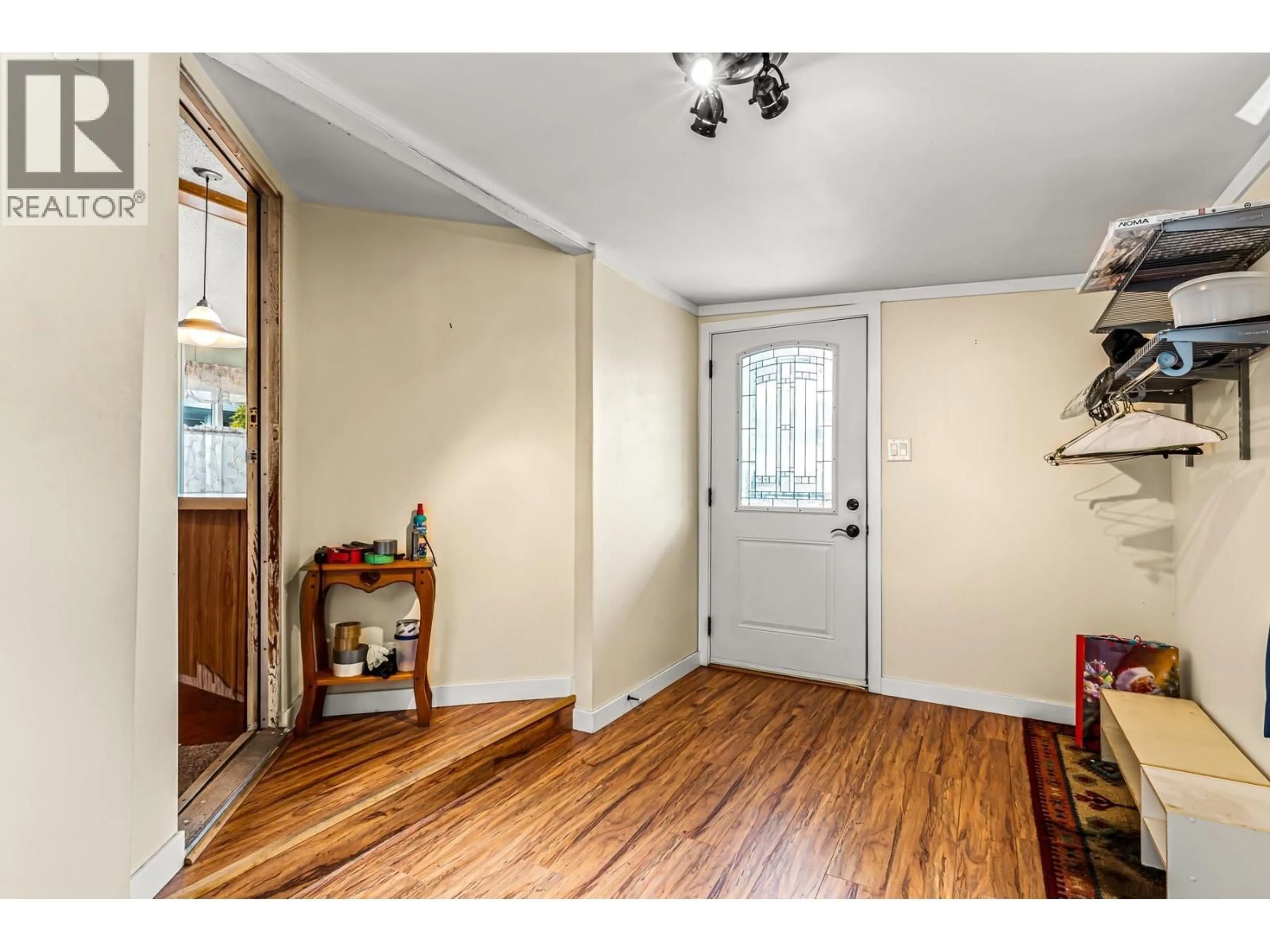 Indoor entryway for 141 - 145 KING EDWARD STREET, Coquitlam British Columbia V3K6M3