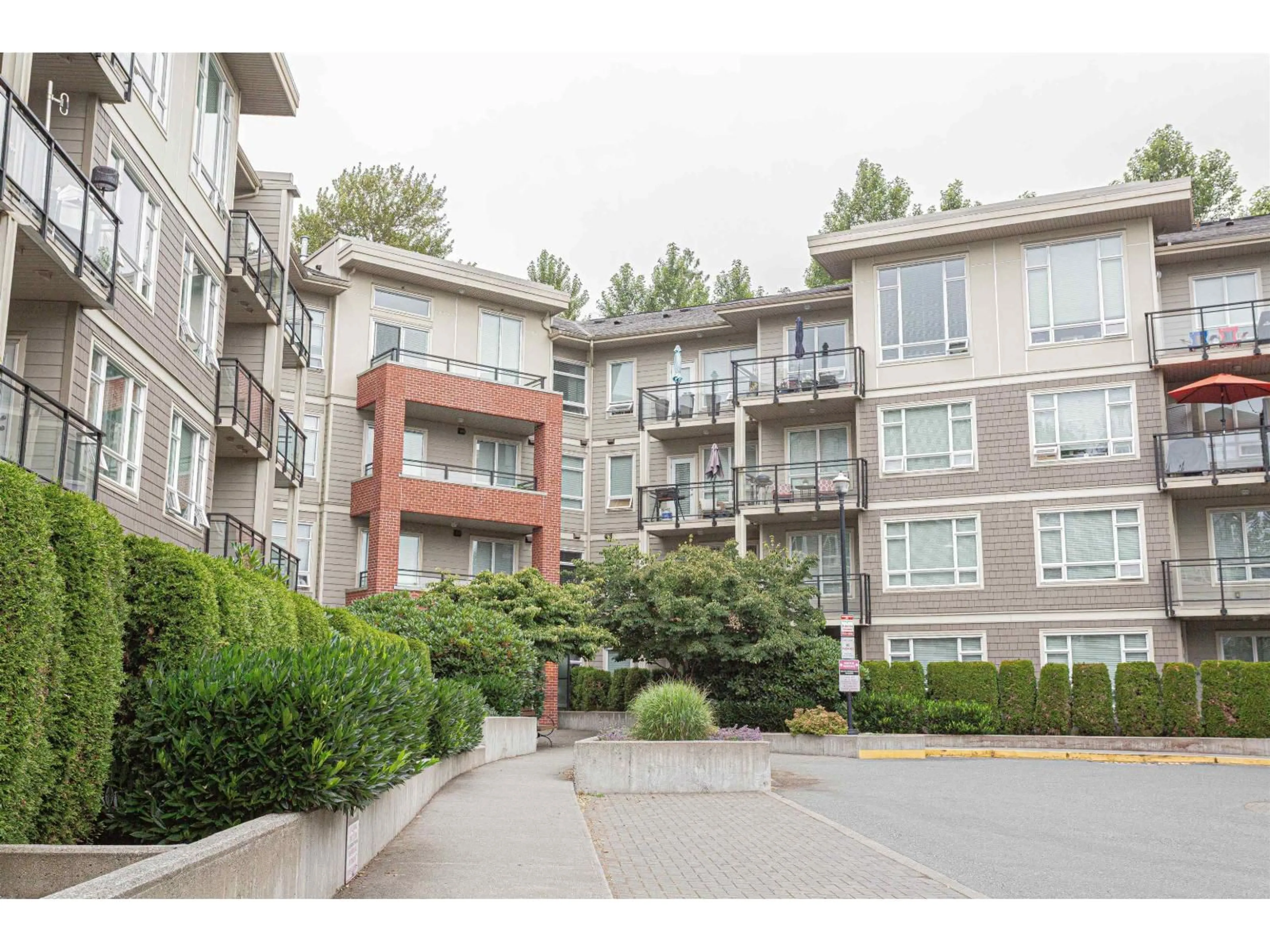 Patio, unknown for C325 - 20211 66 AVENUE, Langley British Columbia V2Y0L4