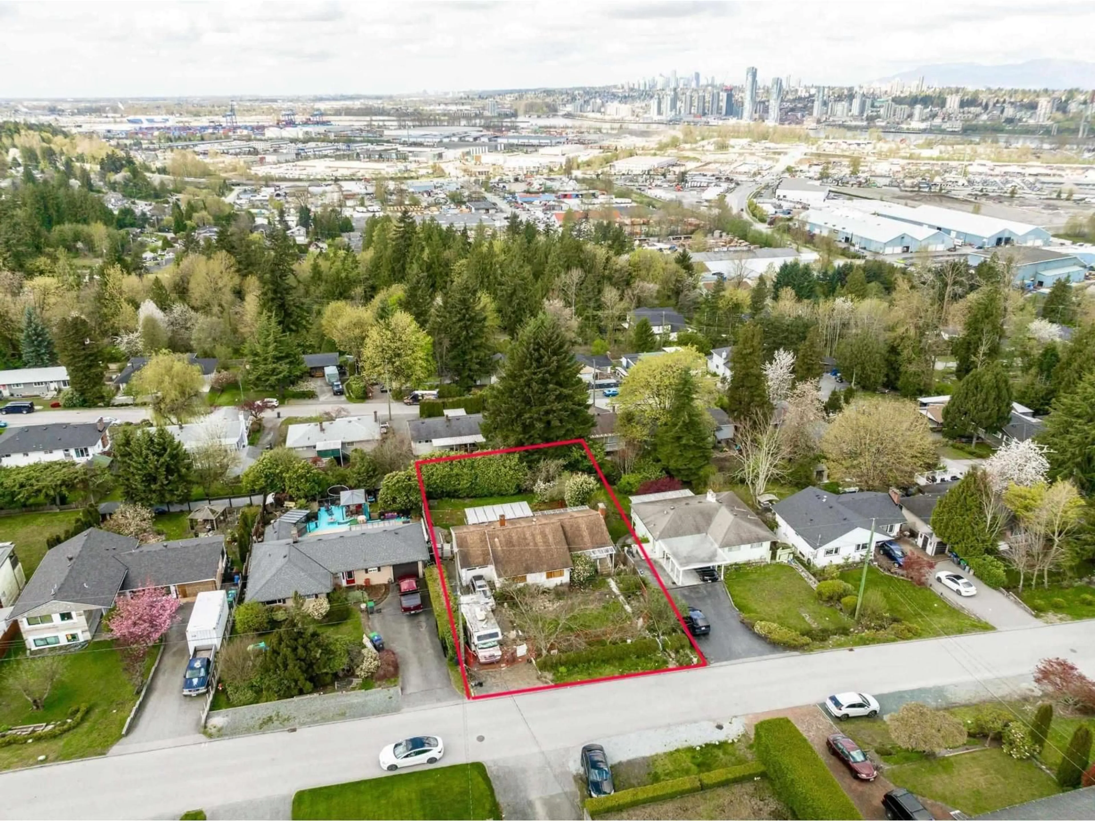 A pic from outside/outdoor area/front of a property/back of a property/a pic from drone, street for 10259 124A STREET, Surrey British Columbia V3V4W7