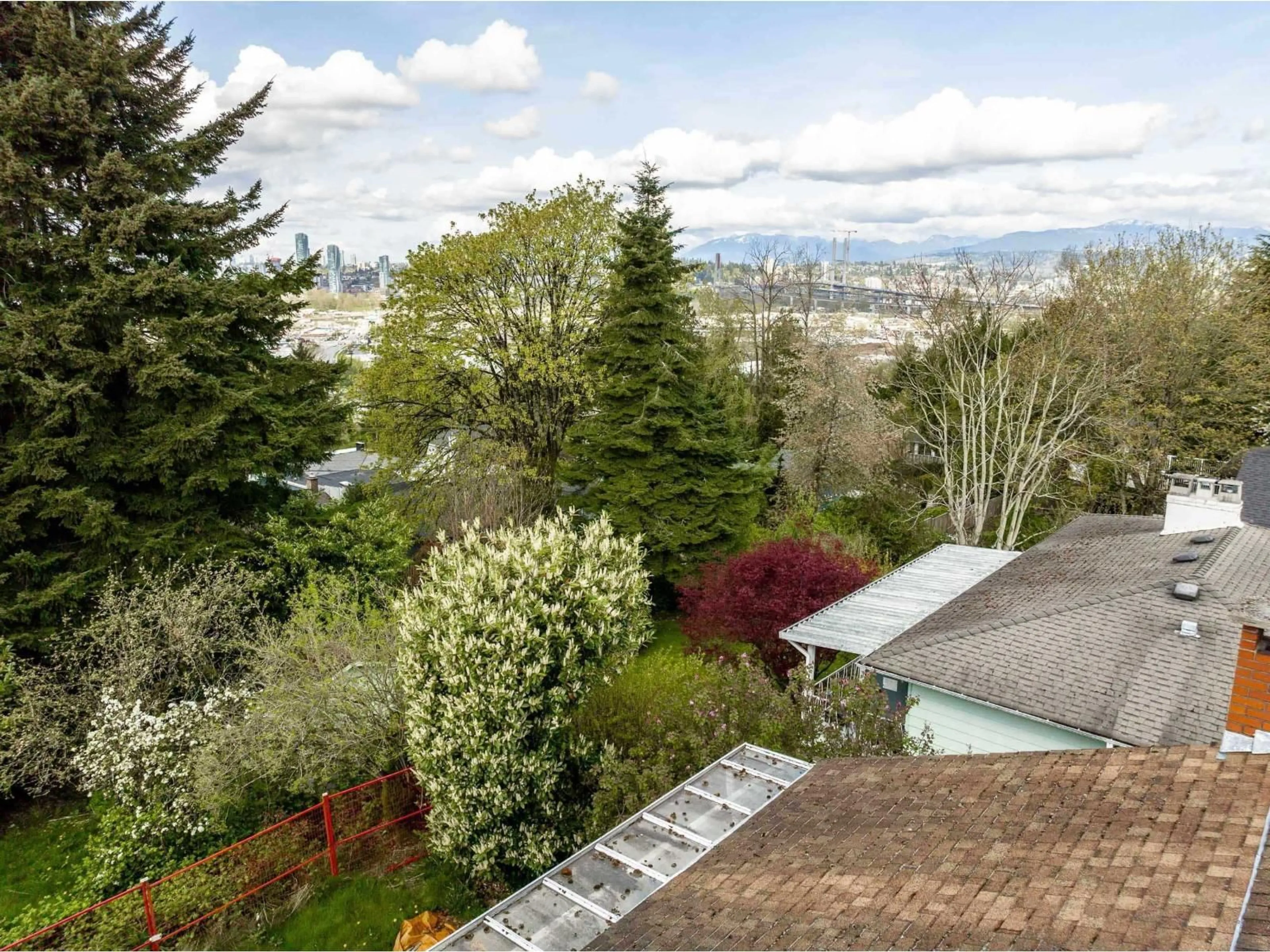 A pic from outside/outdoor area/front of a property/back of a property/a pic from drone, unknown for 10259 124A STREET, Surrey British Columbia V3V4W7
