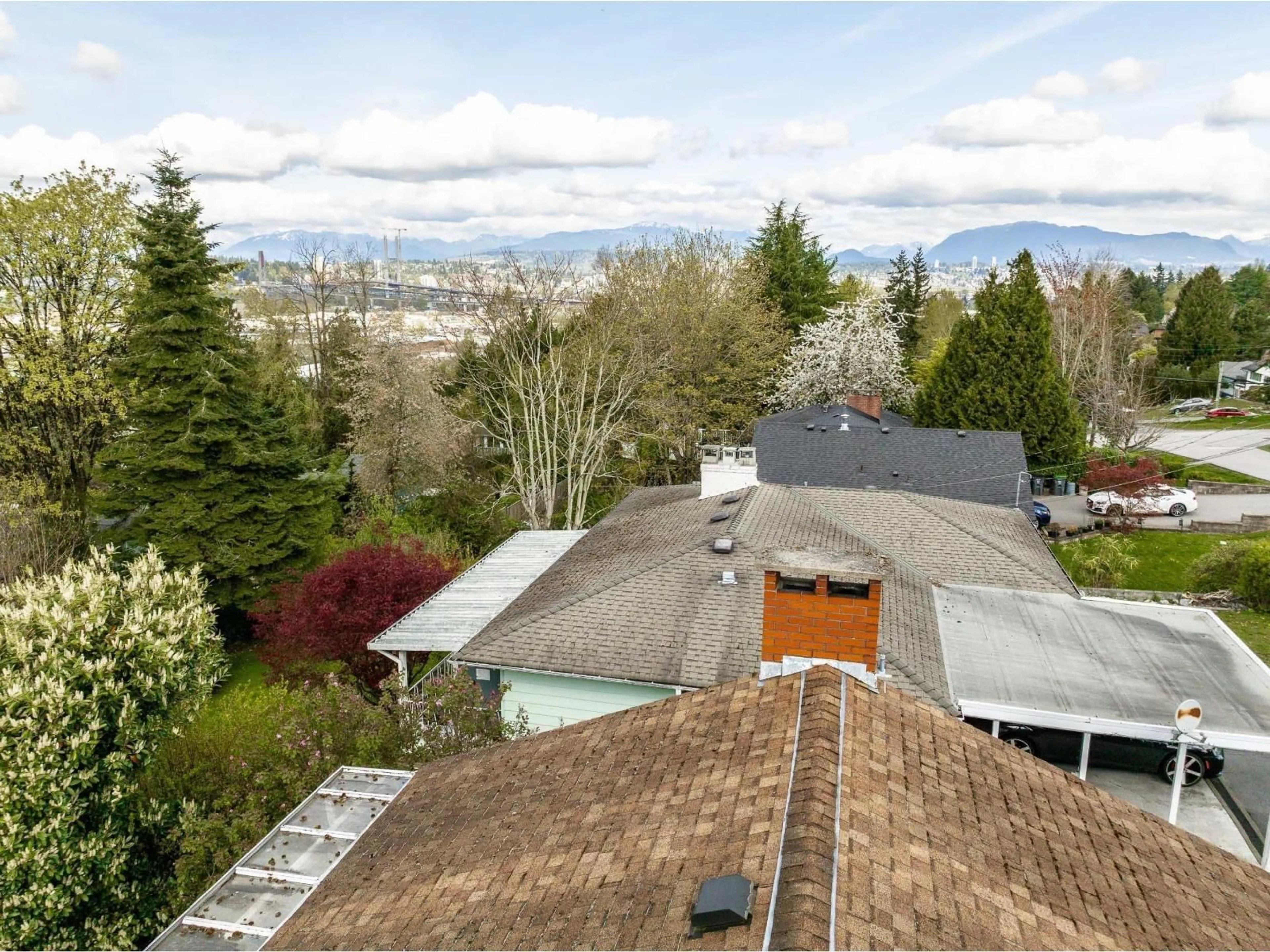 A pic from outside/outdoor area/front of a property/back of a property/a pic from drone, mountain view for 10259 124A STREET, Surrey British Columbia V3V4W7