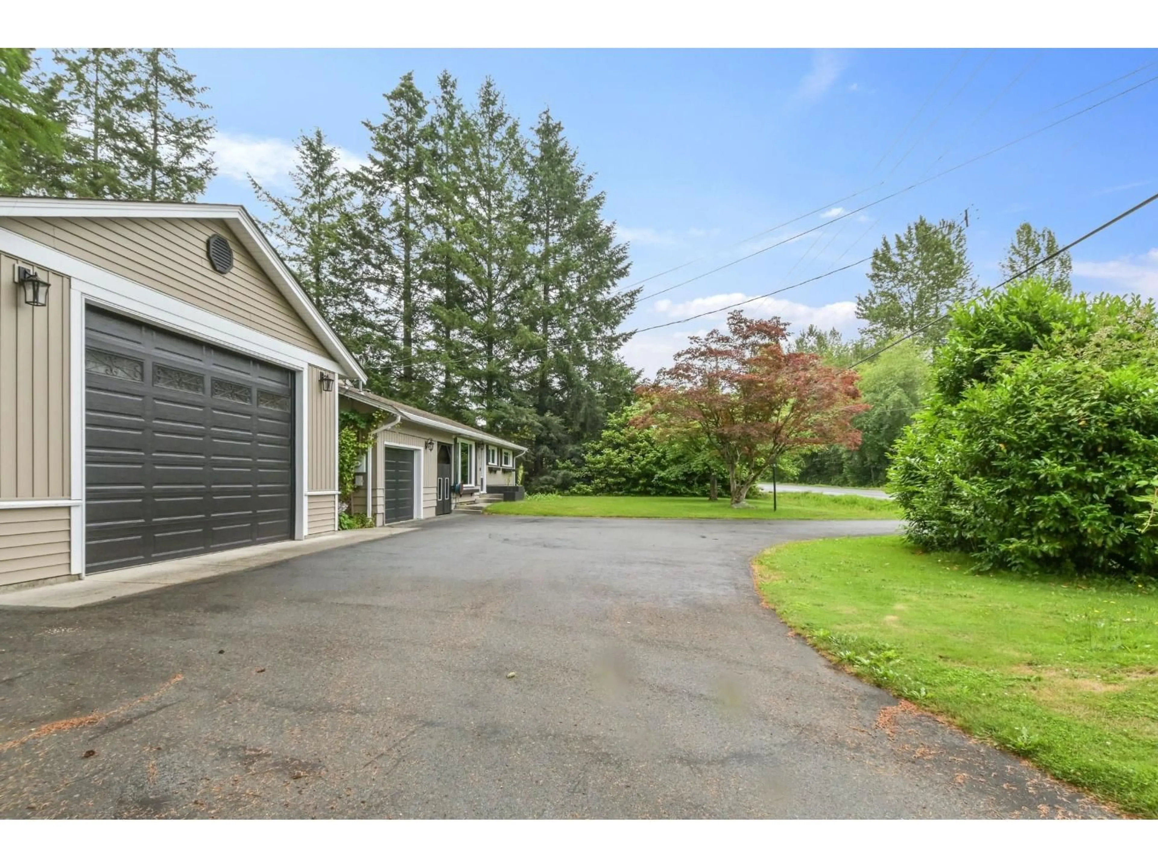 Indoor garage for 32955 DEWDNEY TRUNK ROAD, Mission British Columbia V2V6X6