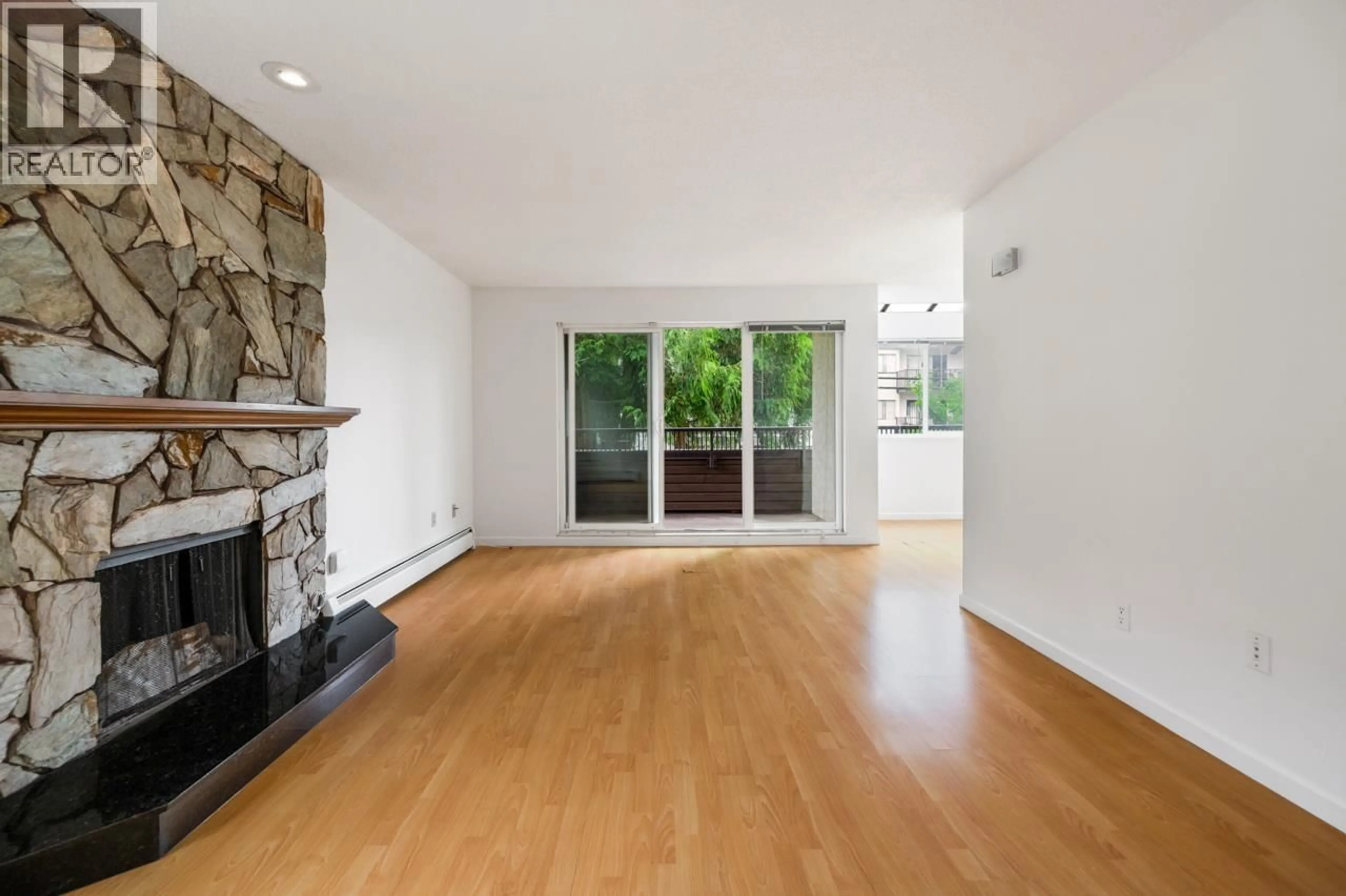 Unknown for 210 - 1420 8TH AVENUE, Vancouver British Columbia V5N1T4