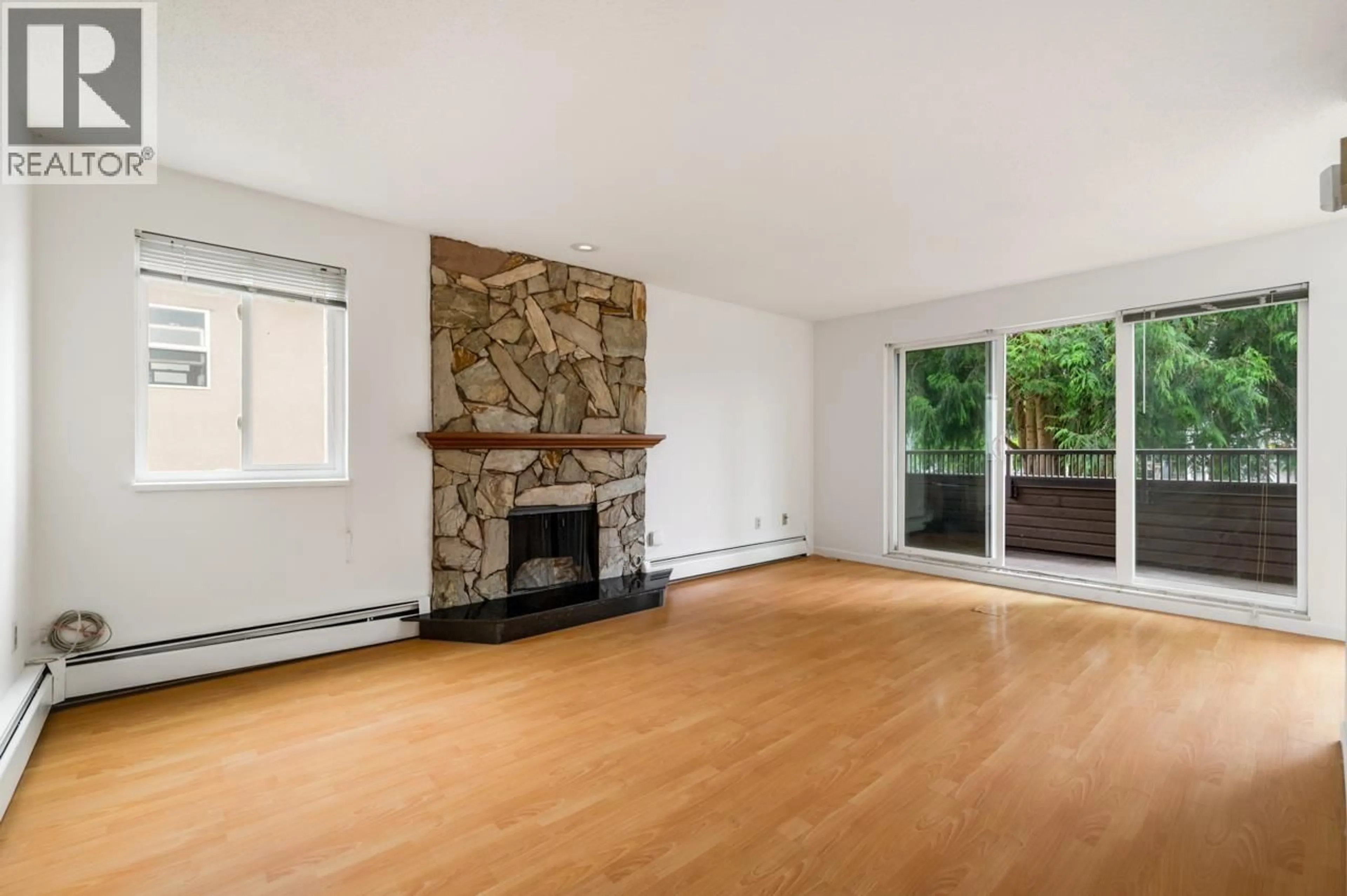 Living room with furniture, wood/laminate floor for 210 - 1420 8TH AVENUE, Vancouver British Columbia V5N1T4