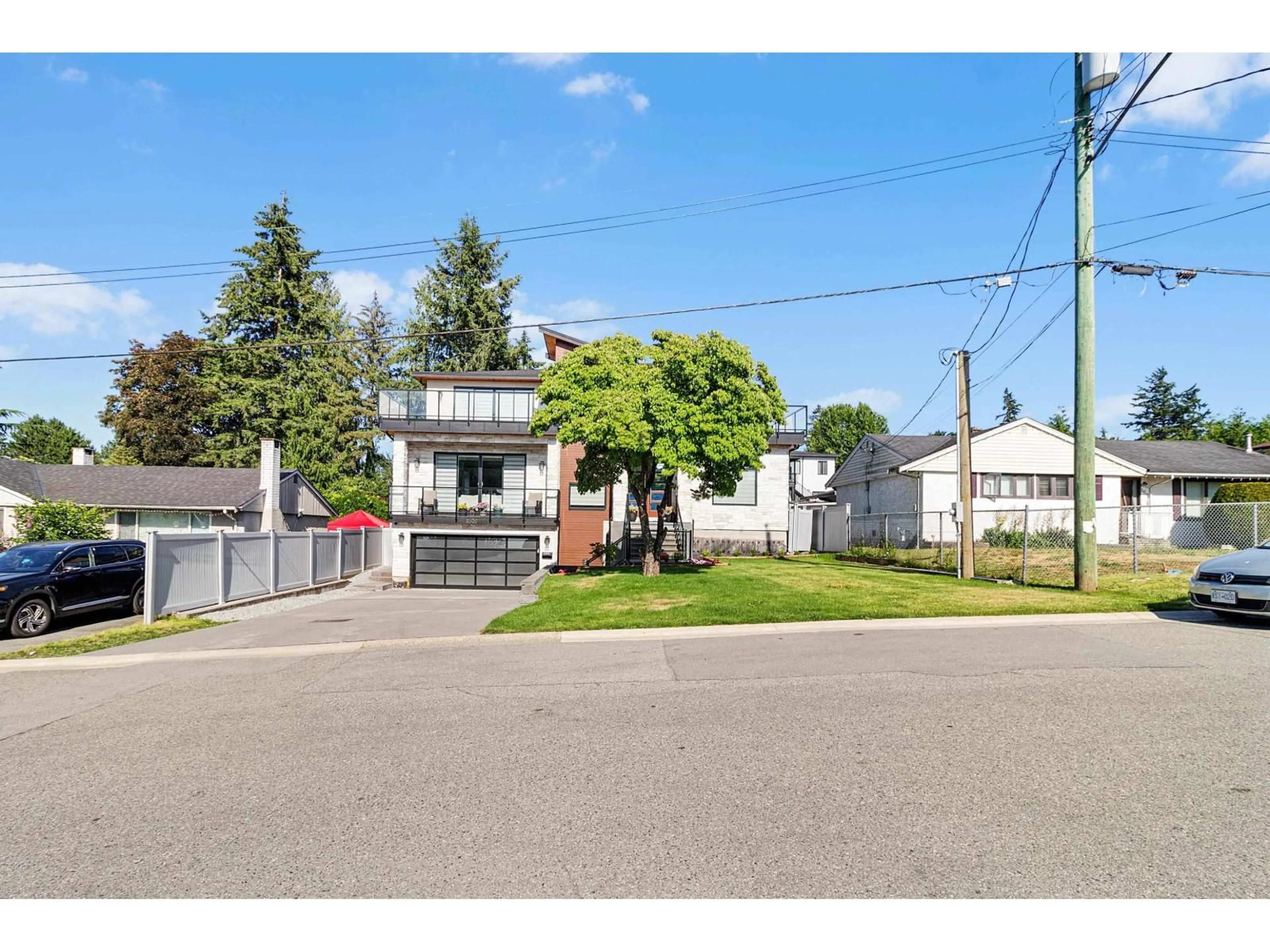 A pic from outside/outdoor area/front of a property/back of a property/a pic from drone, street for 10936 128A STREET, Surrey British Columbia V3T3G2