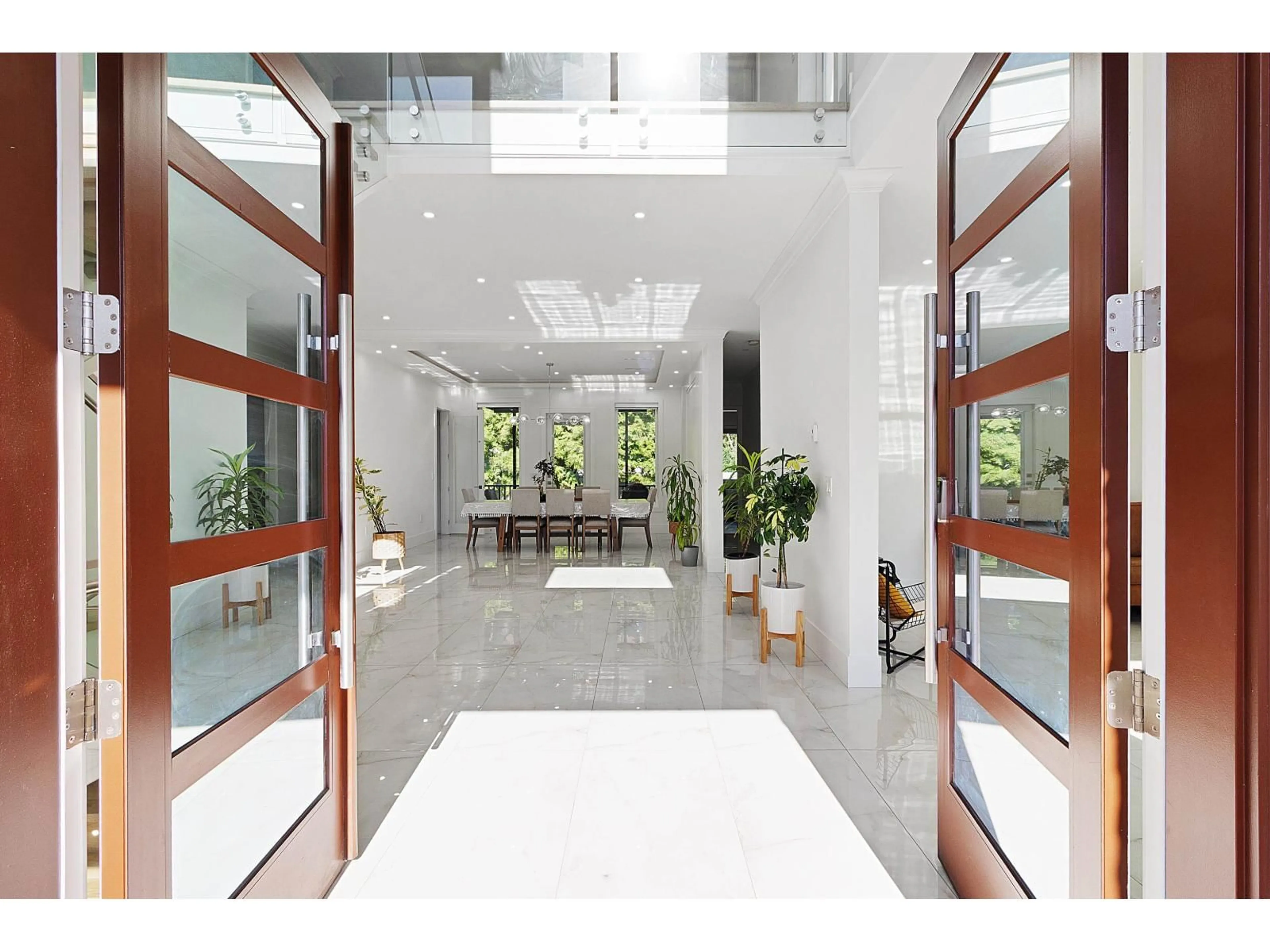 Indoor foyer for 10936 128A STREET, Surrey British Columbia V3T3G2