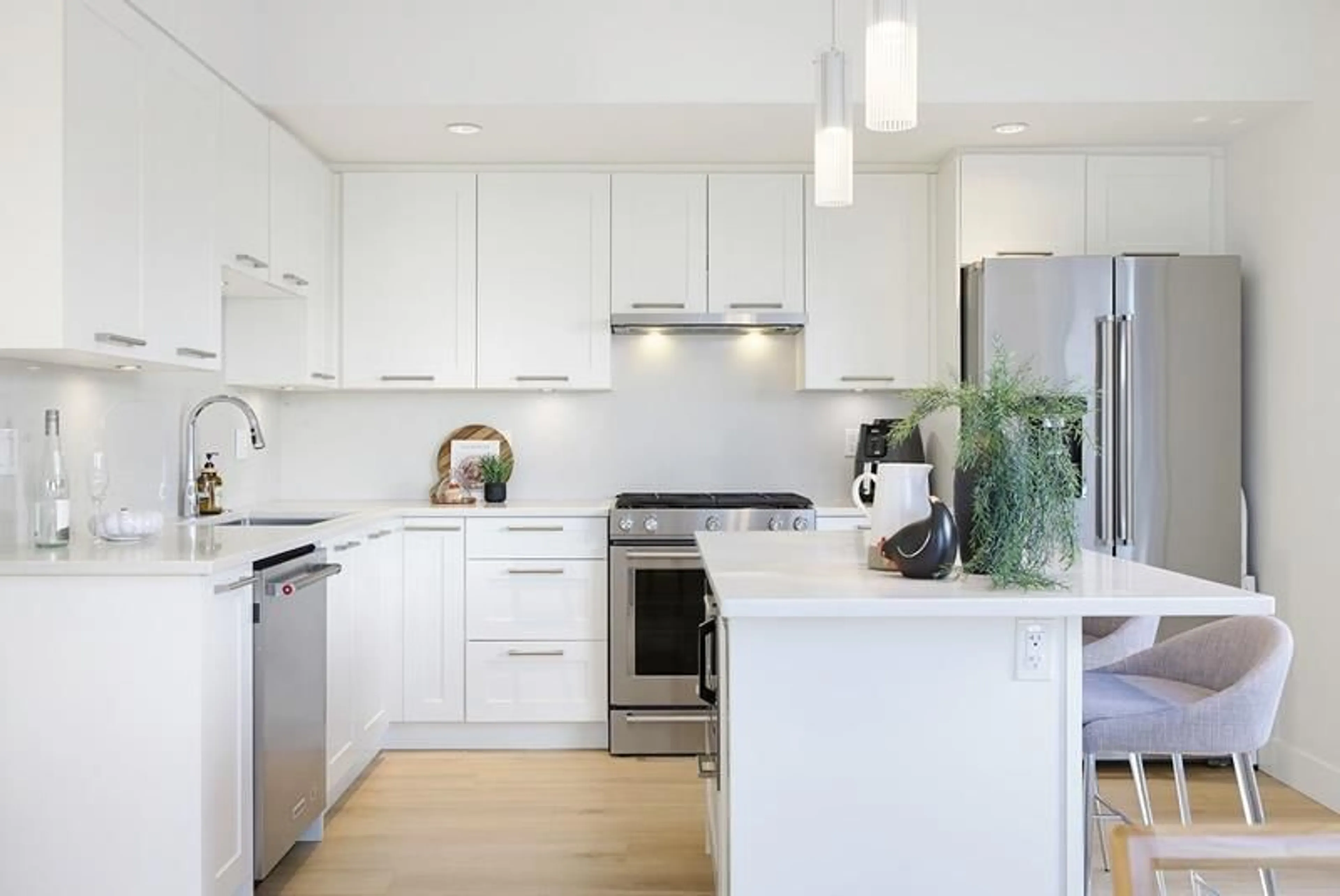 Contemporary kitchen, unknown for 190 - 2277 OAK MEADOWS DRIVE, Surrey British Columbia V3Z0W6