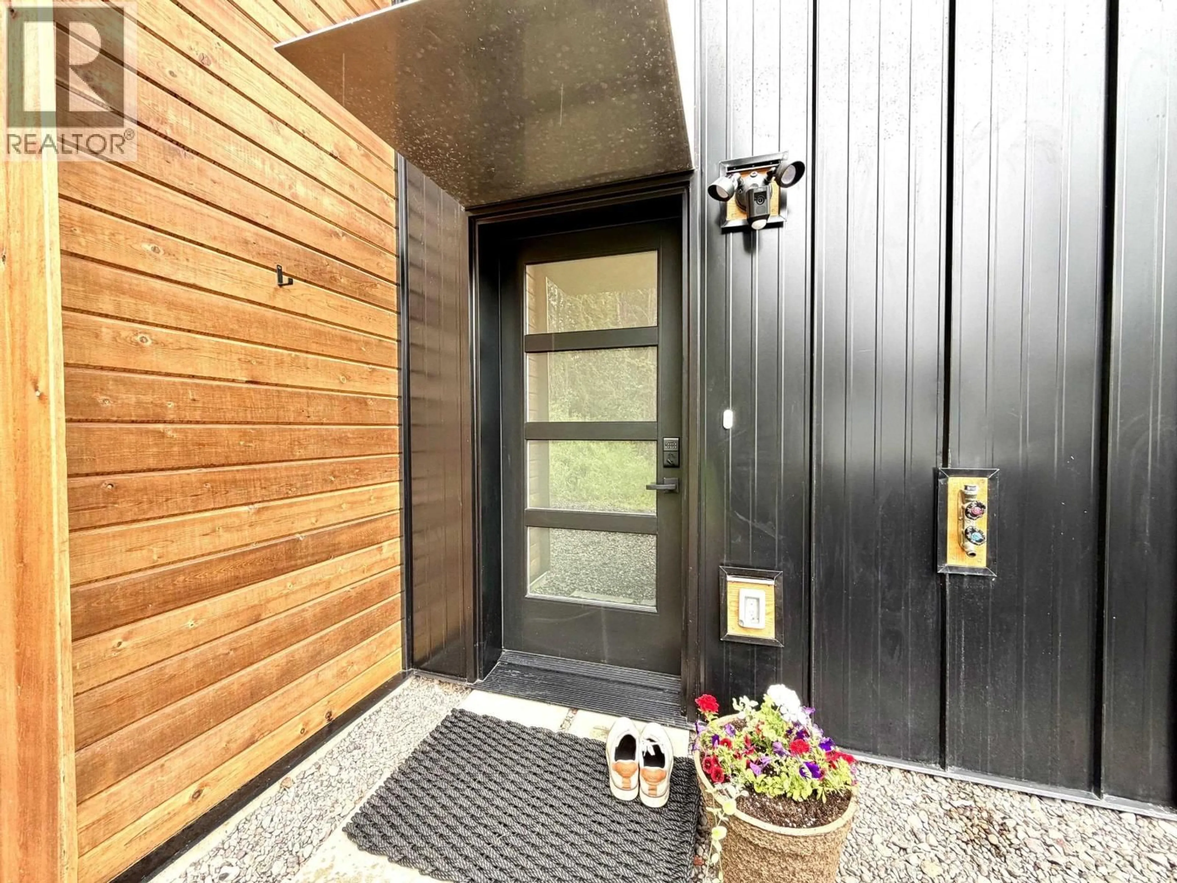 Indoor entryway for 120 COLIN ROAD, Smithers British Columbia V0J2N6