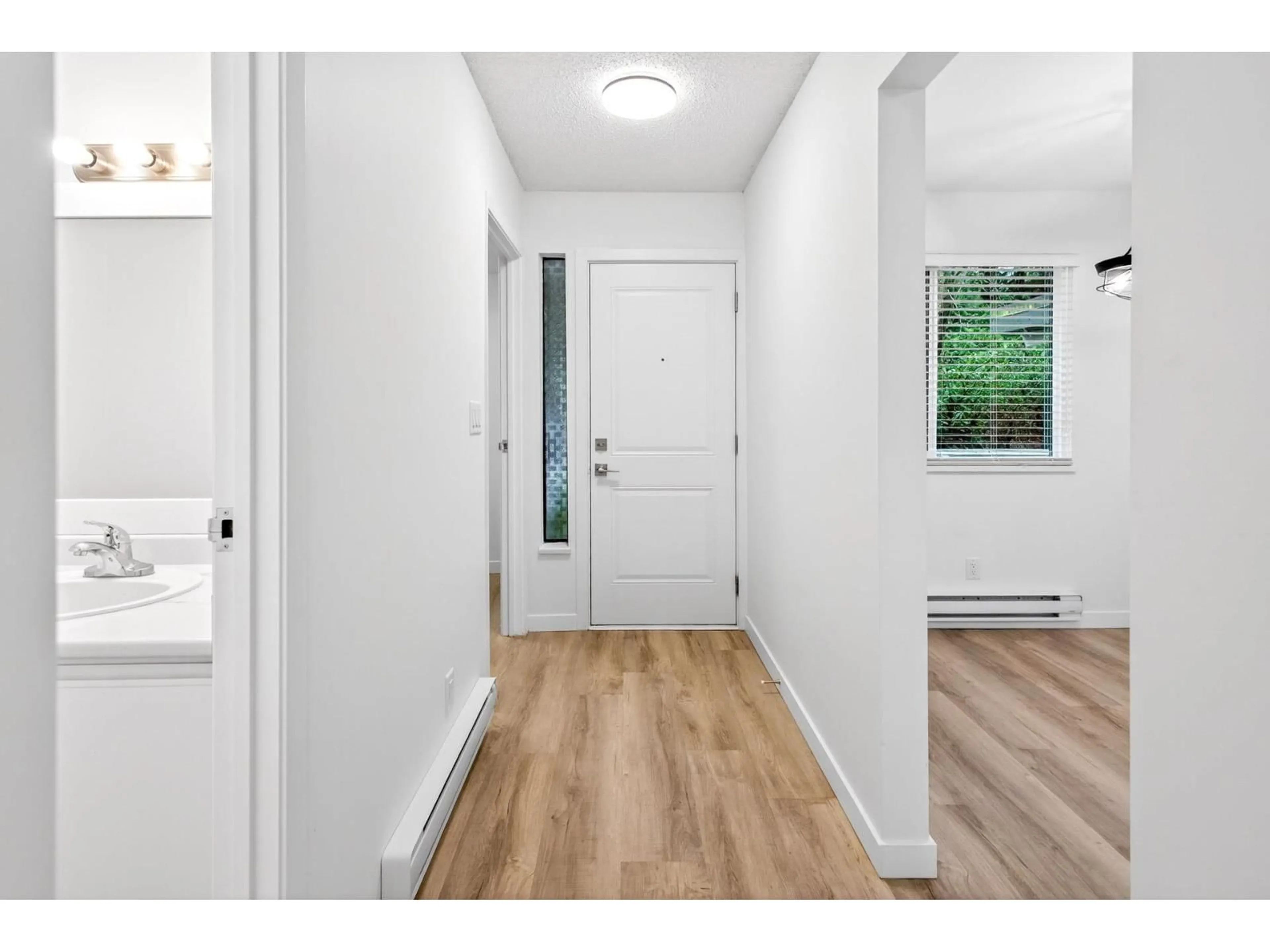 Indoor entryway for 35 - 6712 BAKER ROAD, Delta British Columbia V4E2V3
