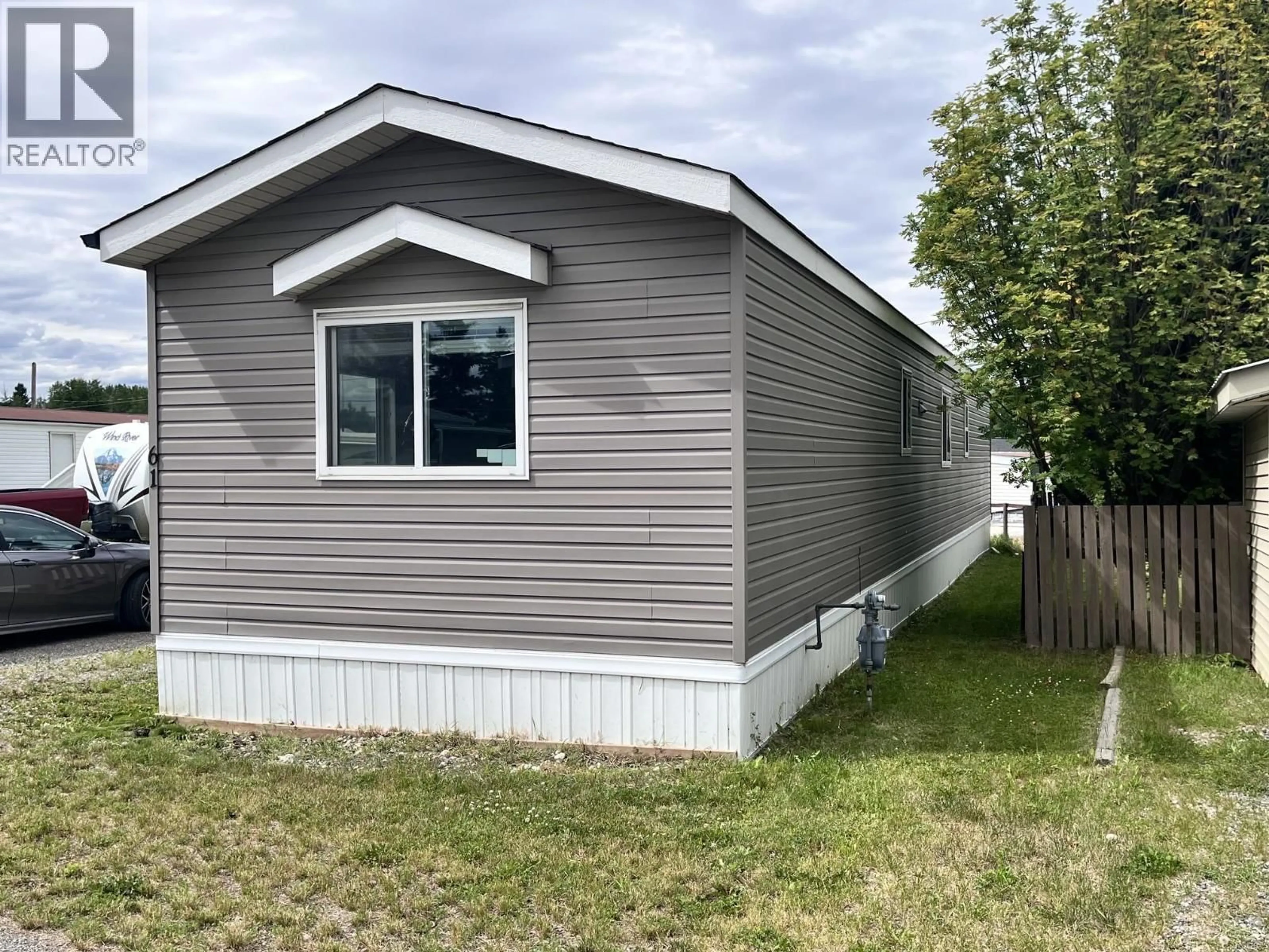 Home with vinyl exterior material, street for 61 - 634 ELM STREET, Quesnel British Columbia V2J3X1