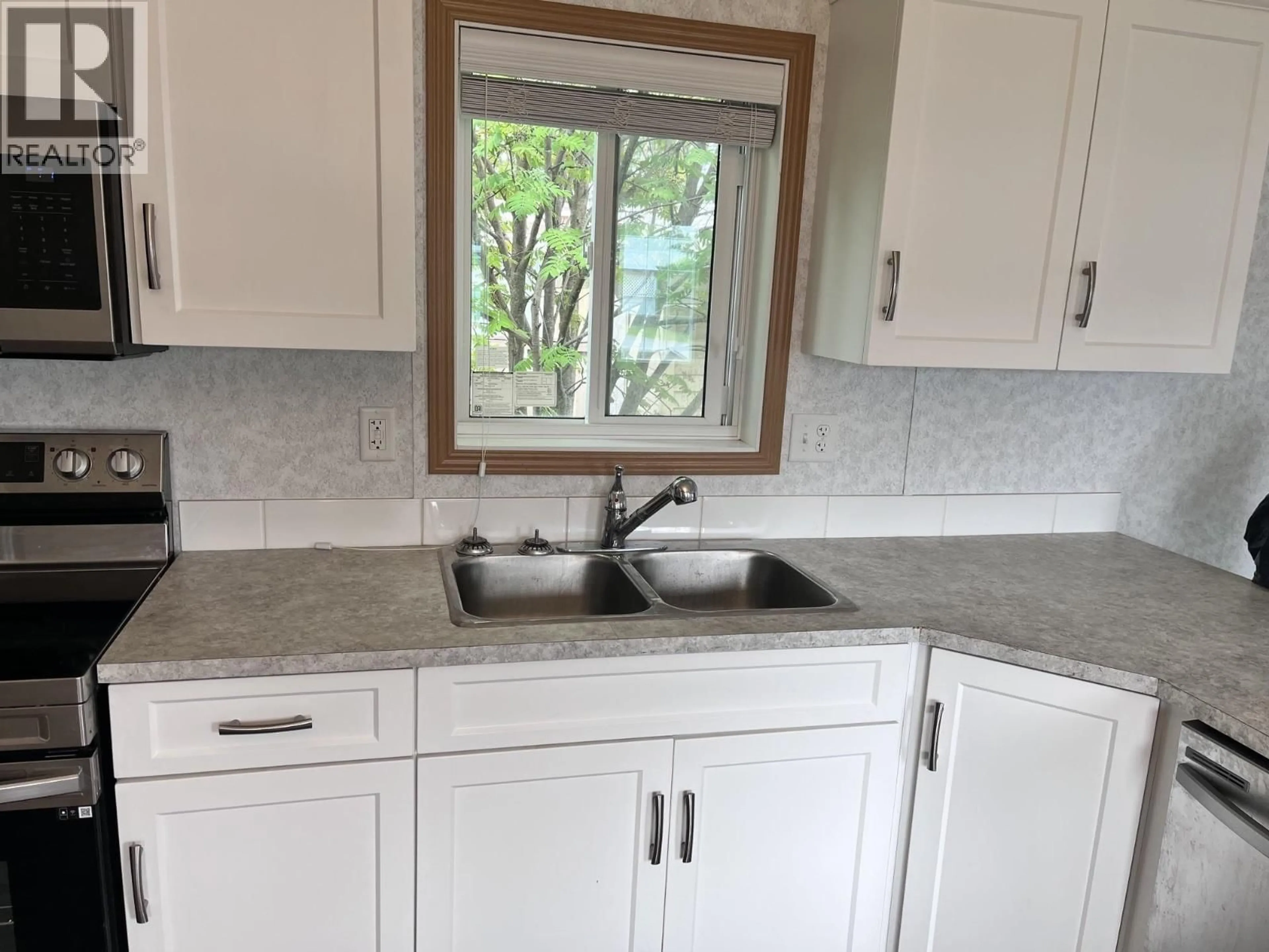Standard kitchen, ceramic/tile floor for 61 - 634 ELM STREET, Quesnel British Columbia V2J3X1