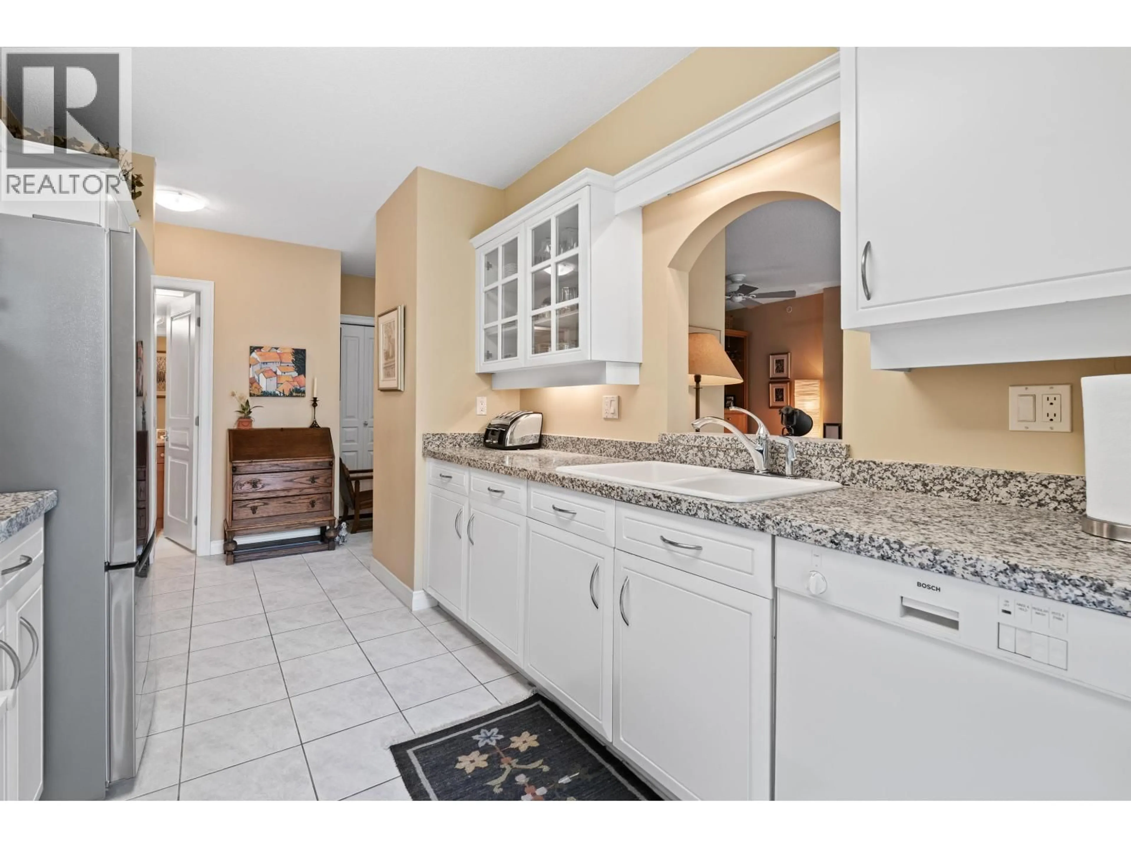 Unknown for 302 - 588 16TH STREET, West Vancouver British Columbia V7V3R7