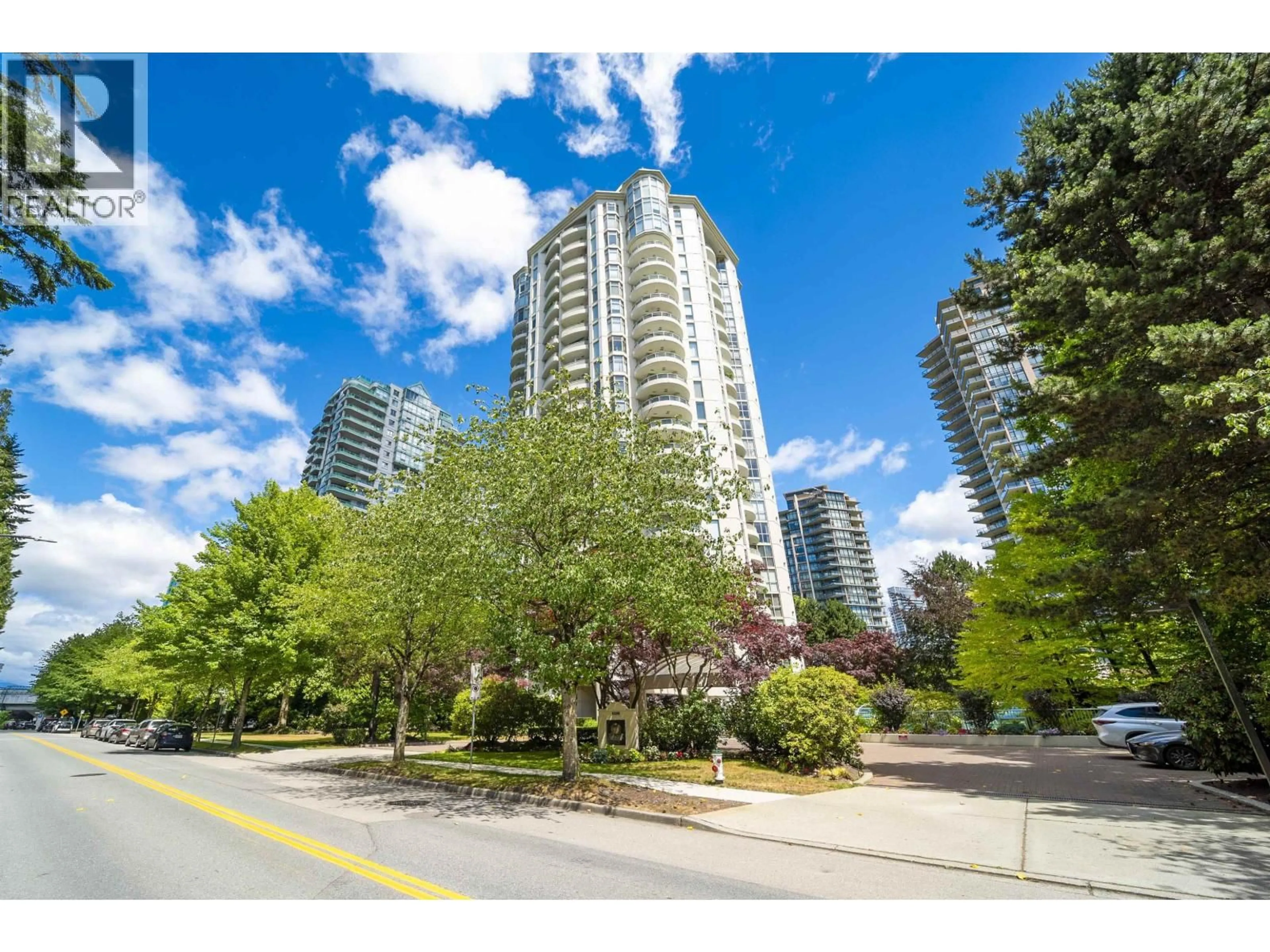 Patio, street for 802 - 6188 PATTERSON AVENUE, Burnaby British Columbia V5H2N1