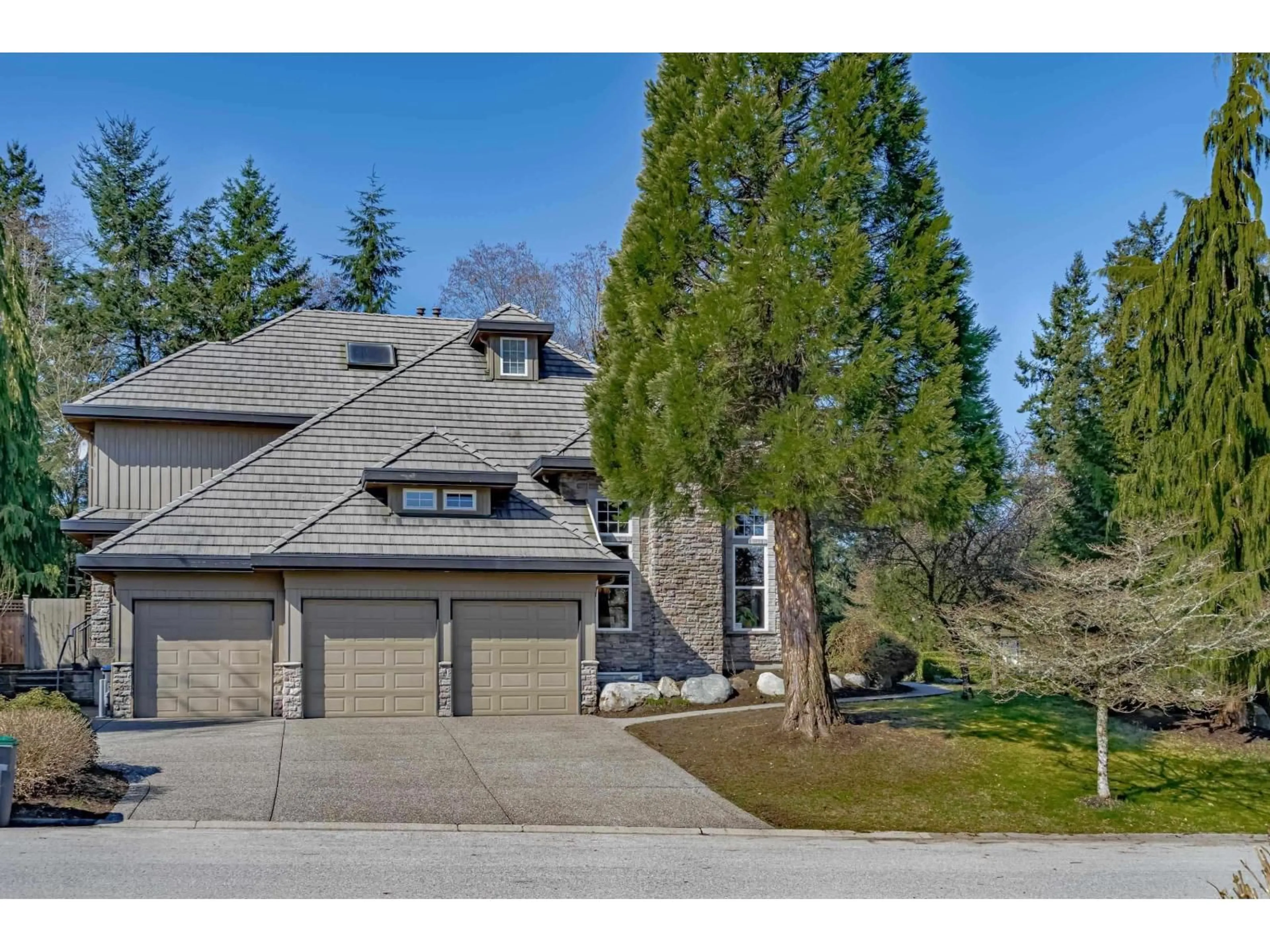 A pic from outside/outdoor area/front of a property/back of a property/a pic from drone, unknown for 13208 23A AVENUE, Surrey British Columbia V4A9W5