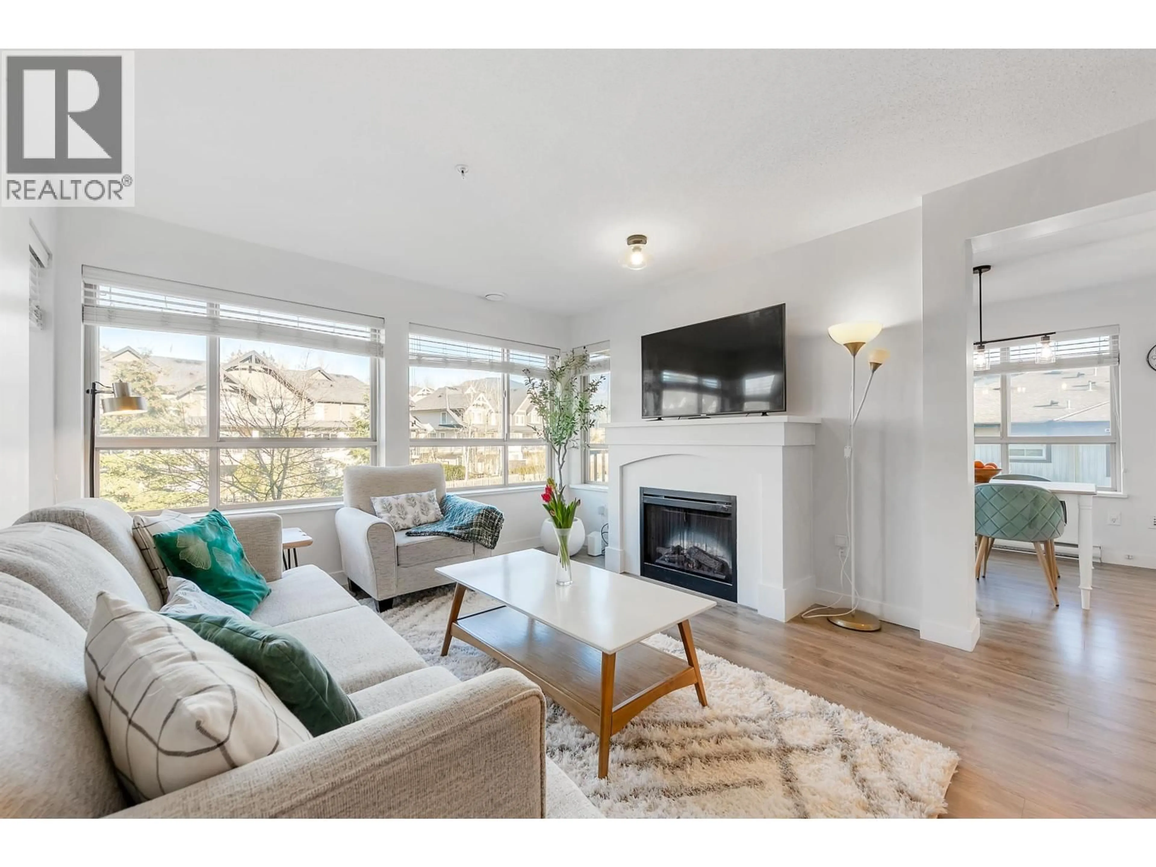 Living room with furniture, wood/laminate floor for 401 - 3132 DAYANEE SPRINGS BOULEVARD, Coquitlam British Columbia V3E0B5