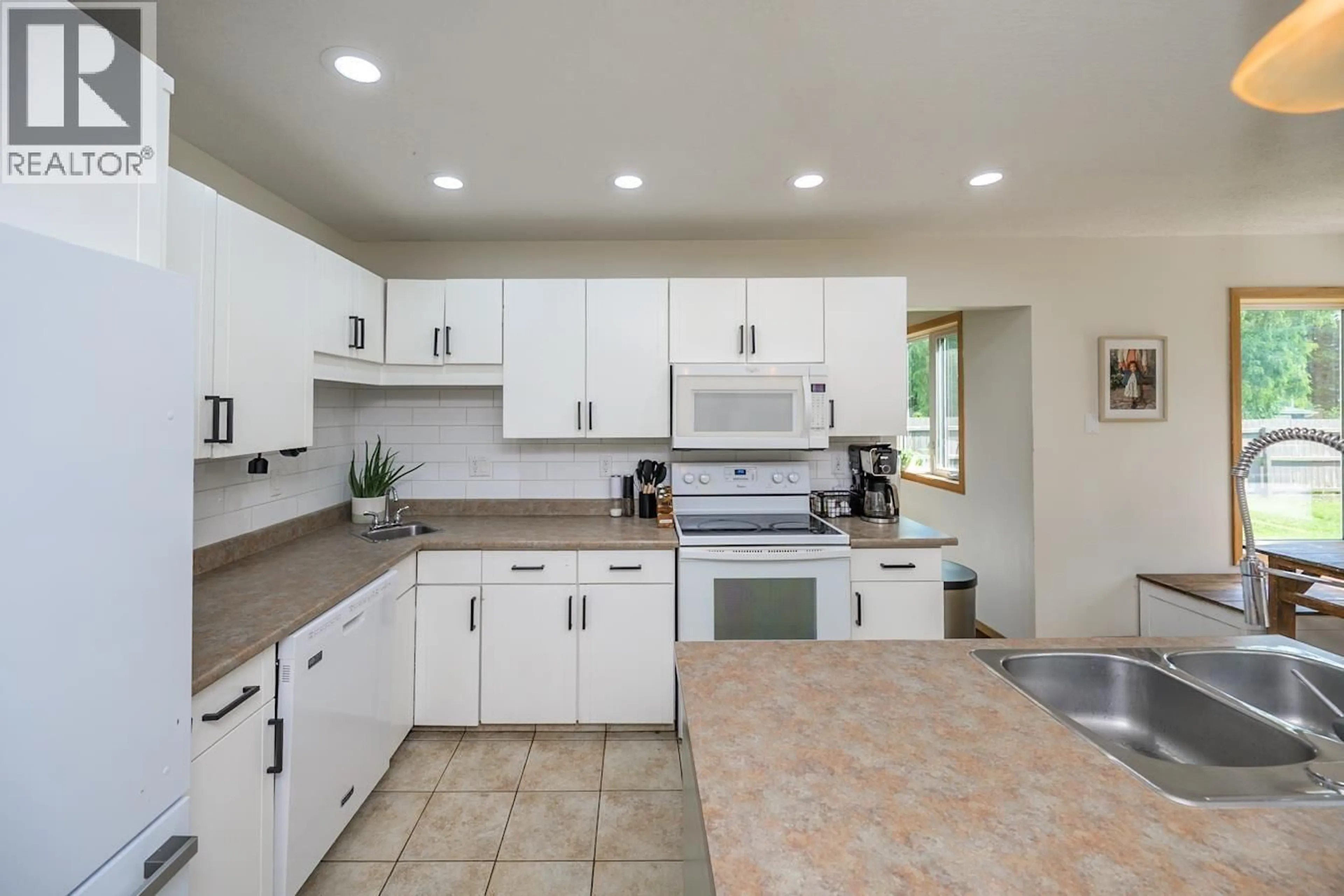 Open concept kitchen, ceramic/tile floor for 2675 RIDGEVIEW DRIVE, Prince George British Columbia V2K4C8