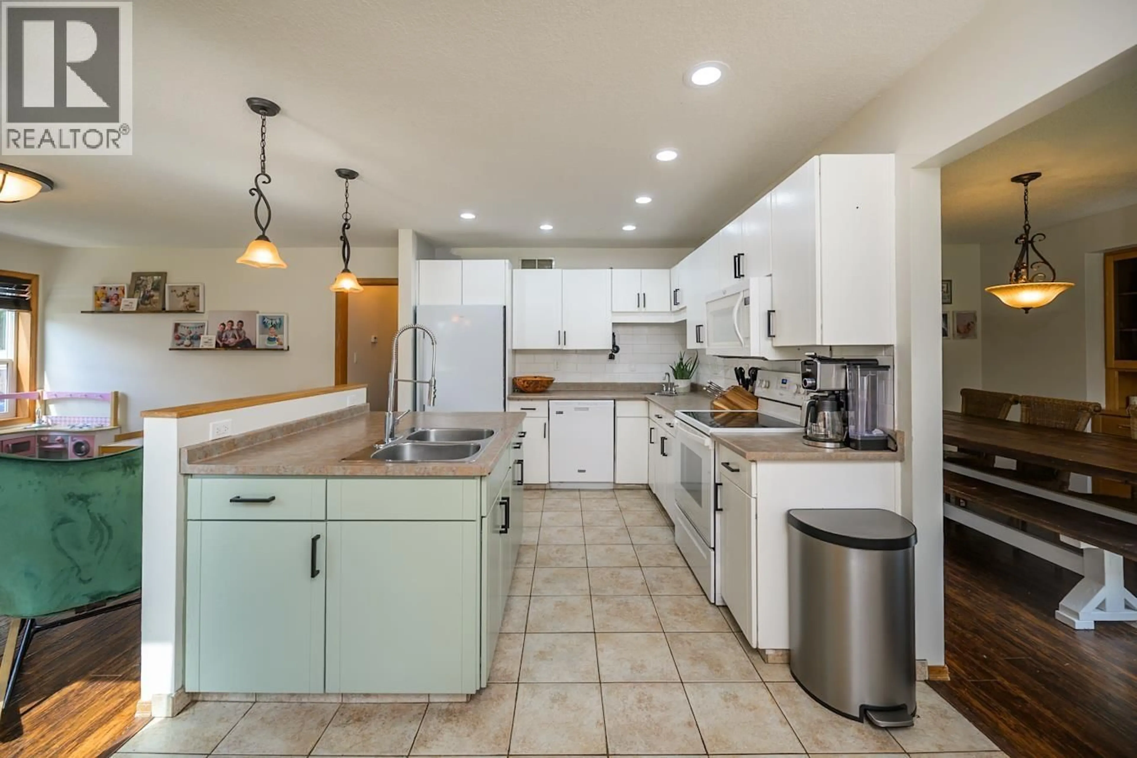Open concept kitchen, ceramic/tile floor for 2675 RIDGEVIEW DRIVE, Prince George British Columbia V2K4C8