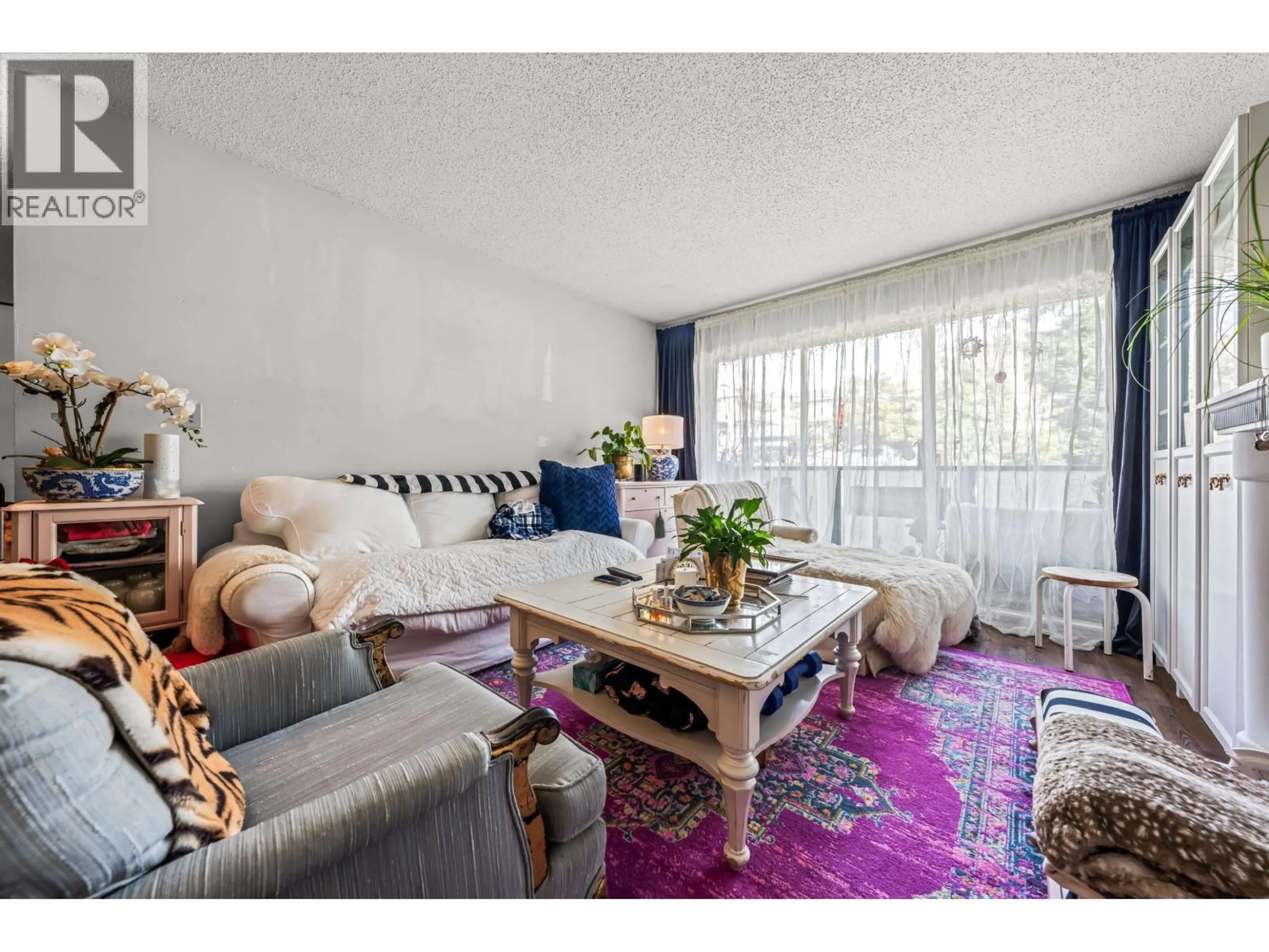 Living room with furniture, unknown for 207 - 230 MOWAT STREET, New Westminster British Columbia V3M4B2