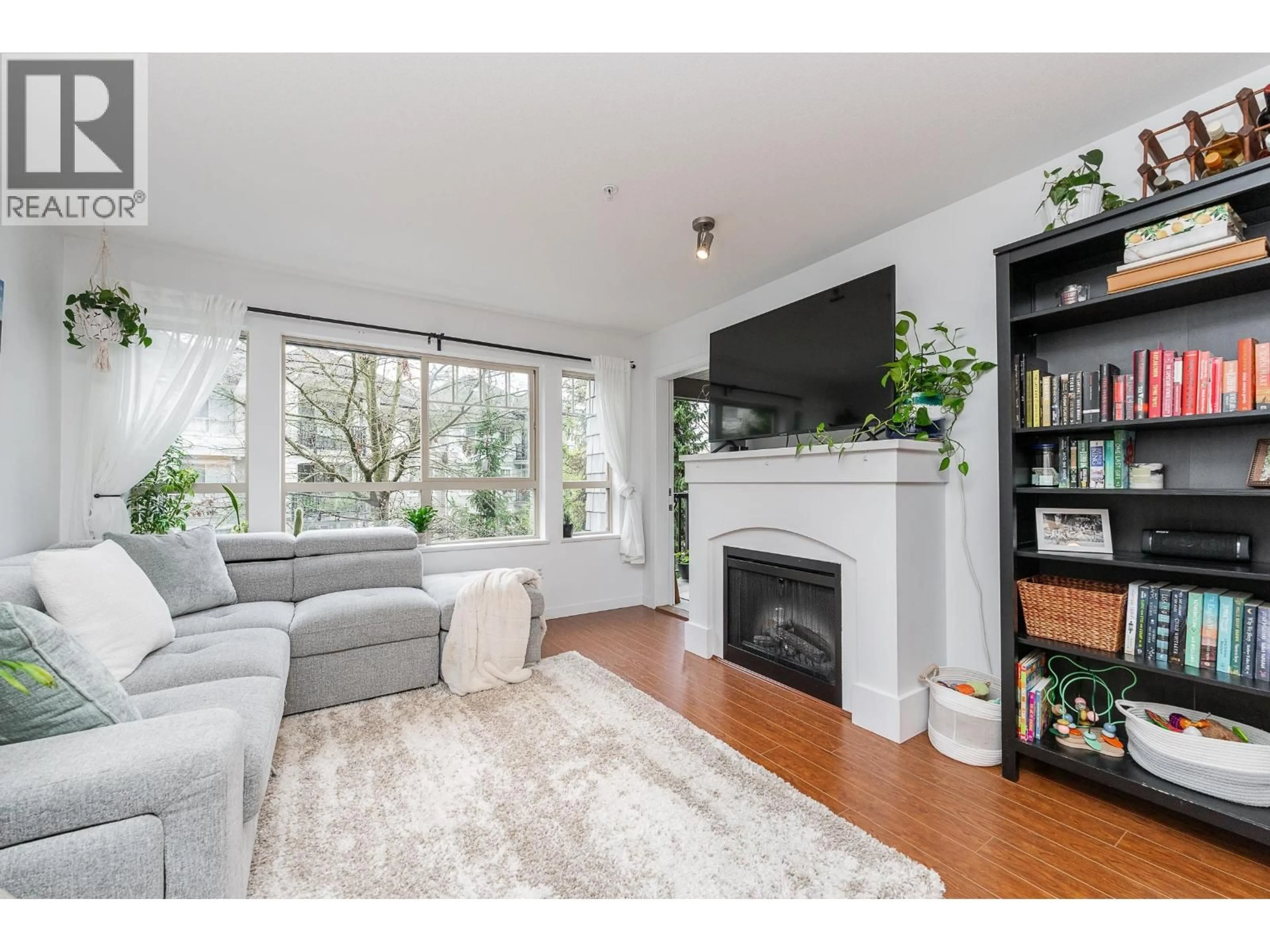 Living room with furniture, wood/laminate floor for 201 - 2951 SILVER SPRINGS BOULEVARD, Coquitlam British Columbia V3E3S4