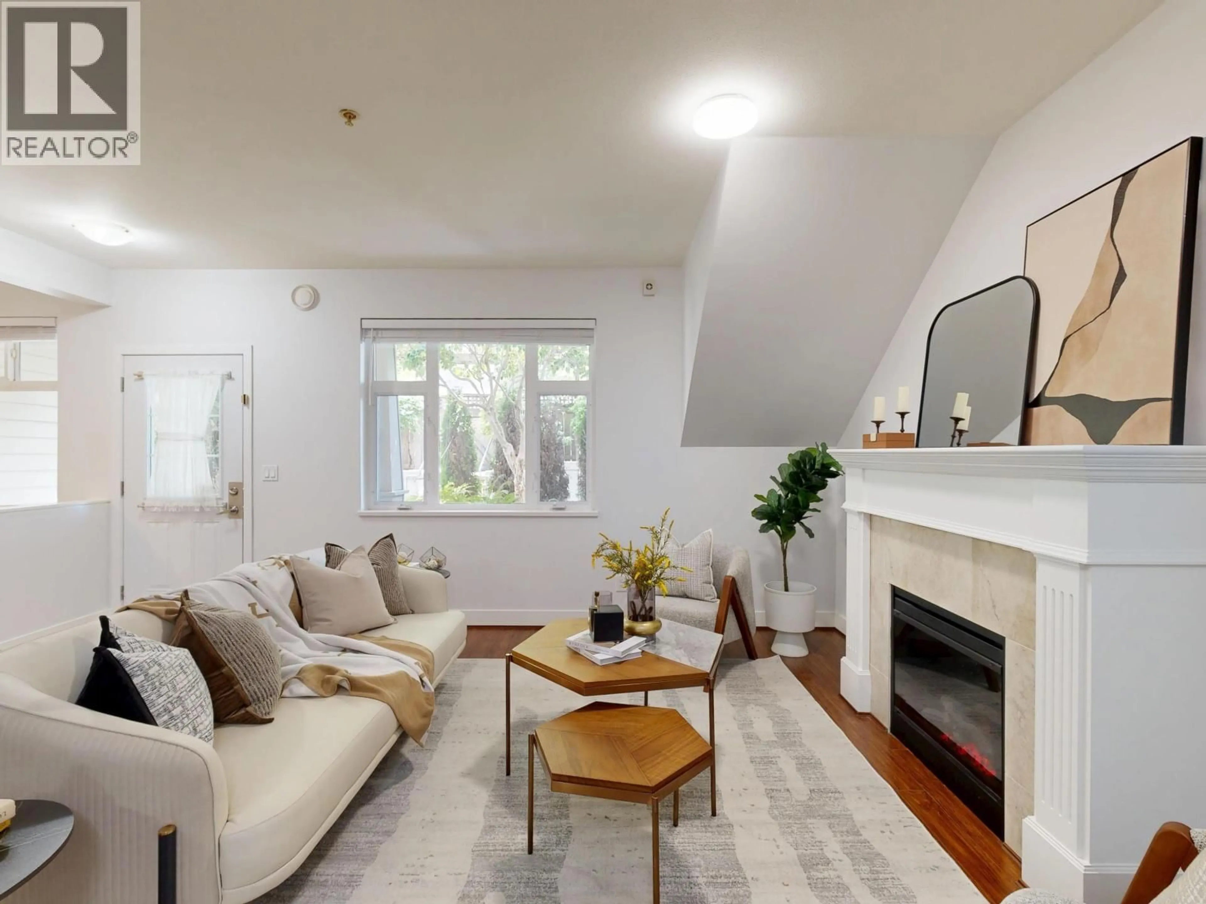 Living room with furniture, unknown for 305 - 4468 ALBERT STREET, Burnaby British Columbia V5C2G8