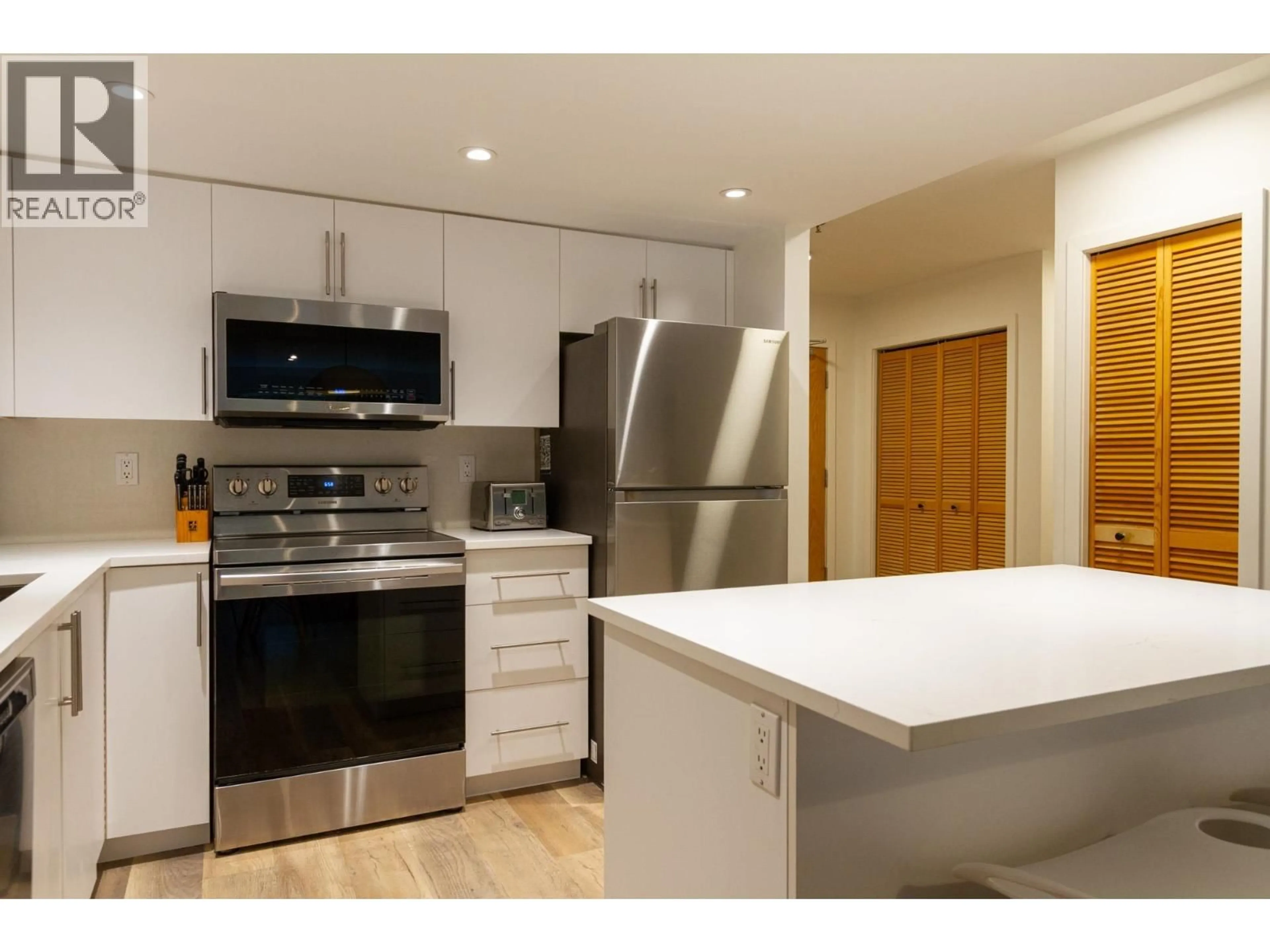 Open concept kitchen, wood/laminate floor for 122 - 3309 PTARMIGAN PLACE, Whistler British Columbia V8E0V6