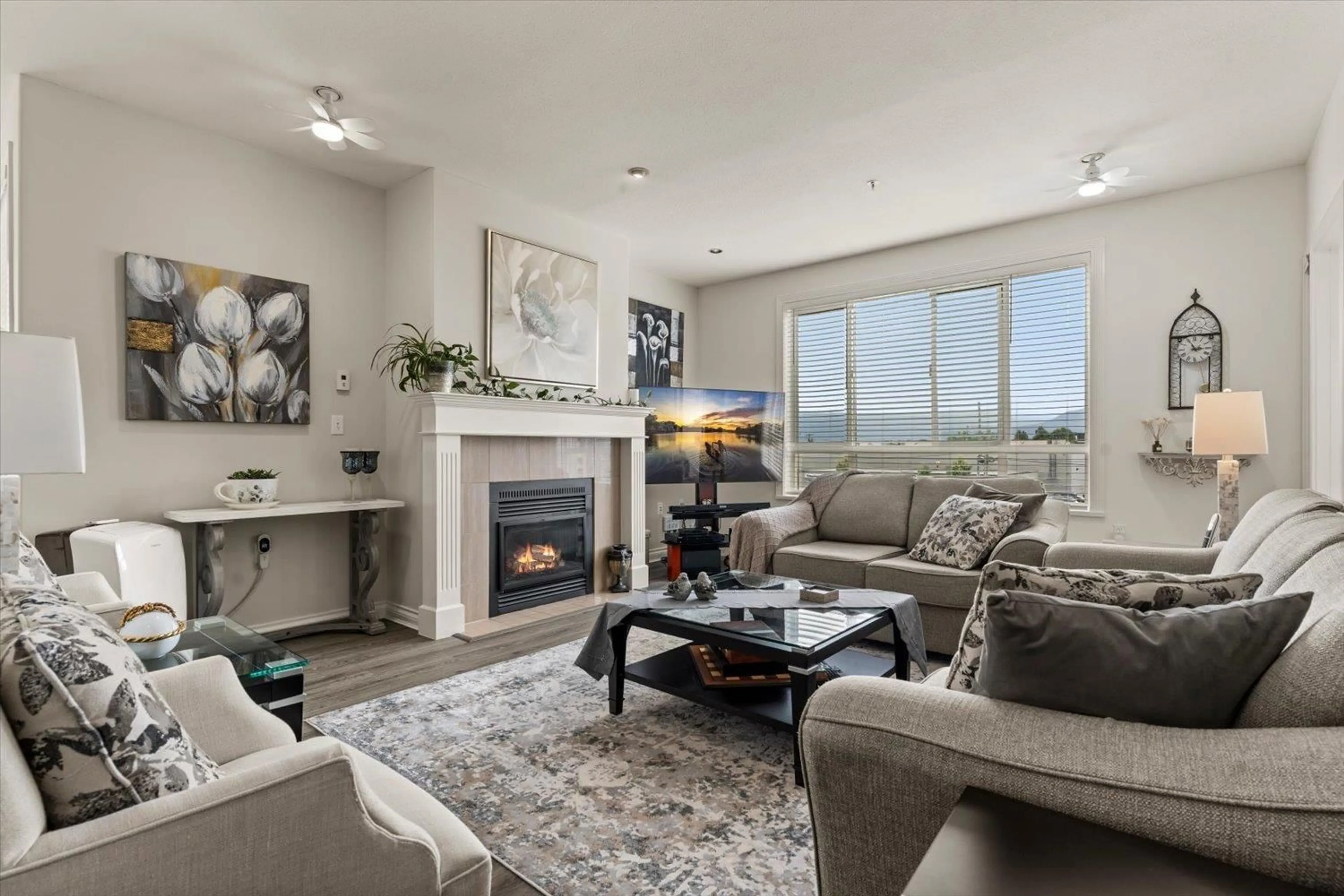 Living room with furniture, unknown for 207 - 45770 SPADINA AVENUE, Chilliwack British Columbia V2P1T6