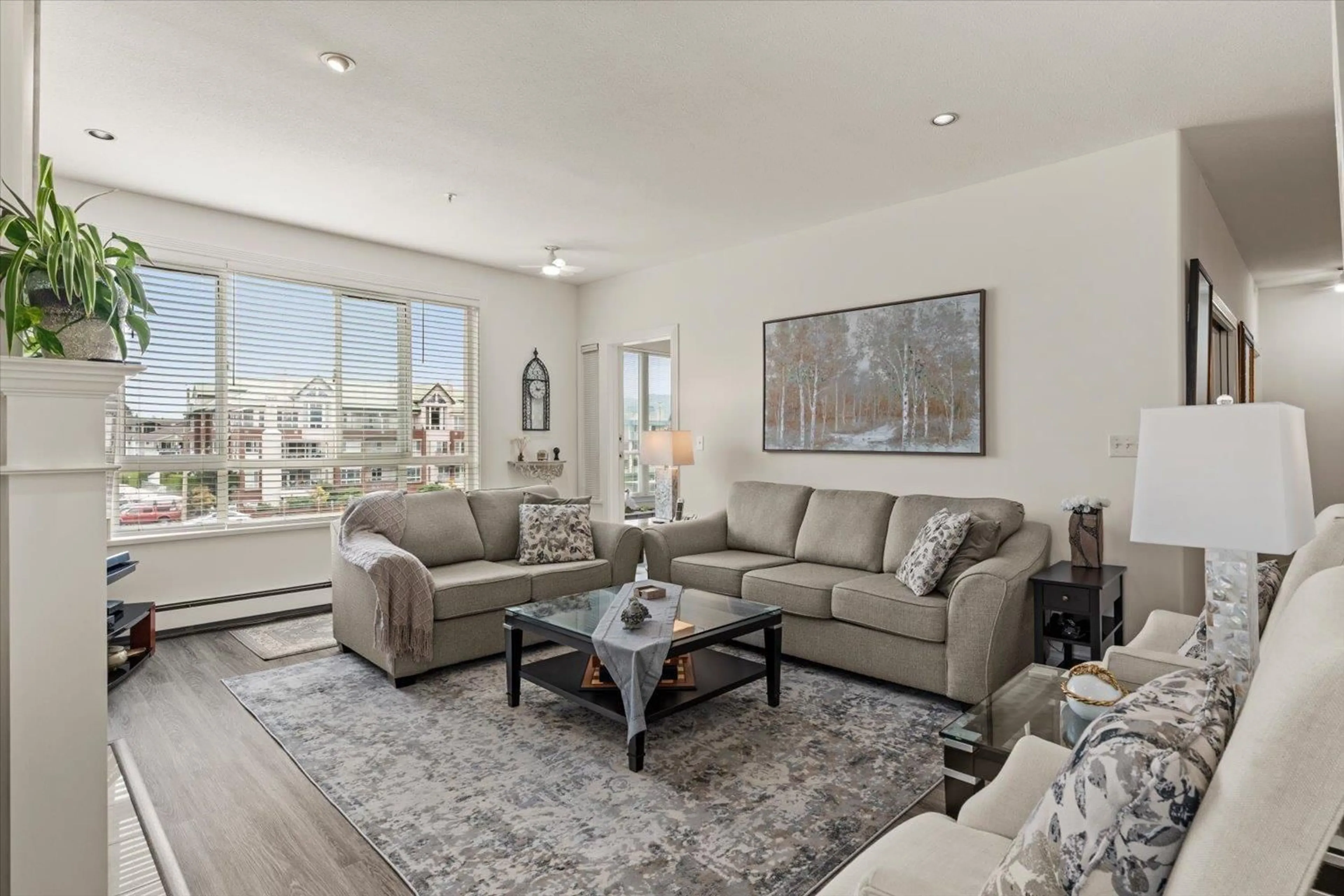 Living room with furniture, unknown for 207 - 45770 SPADINA AVENUE, Chilliwack British Columbia V2P1T6