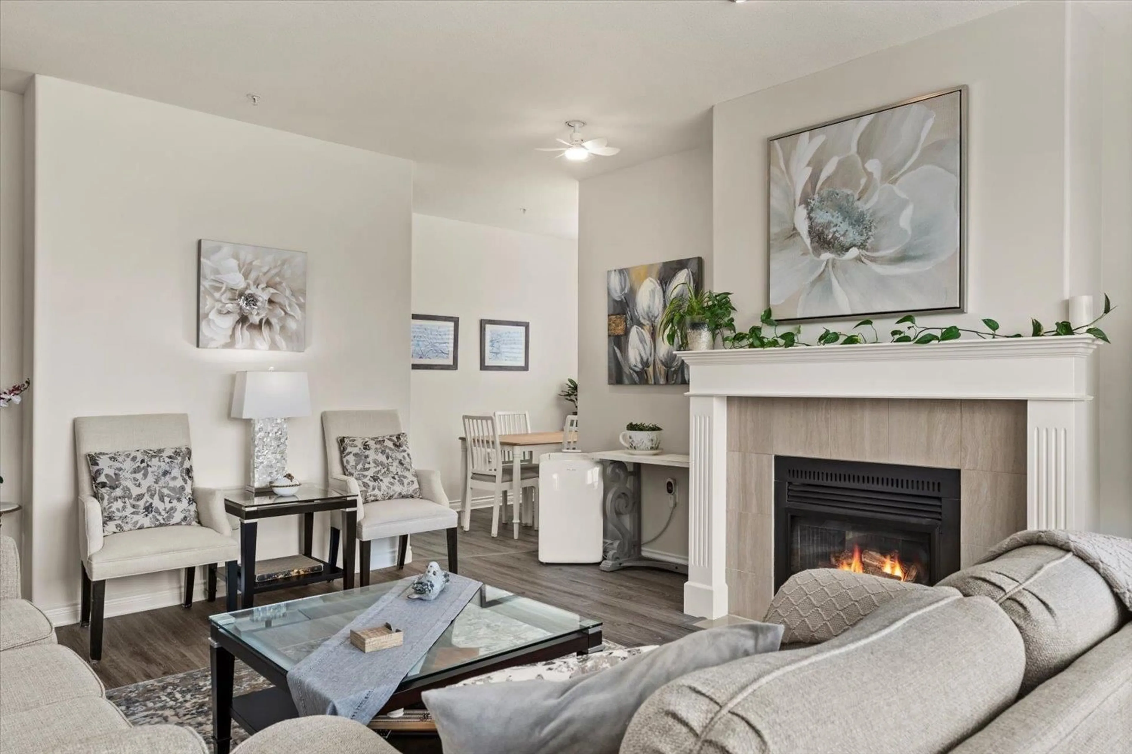 Living room with furniture, unknown for 207 - 45770 SPADINA AVENUE, Chilliwack British Columbia V2P1T6
