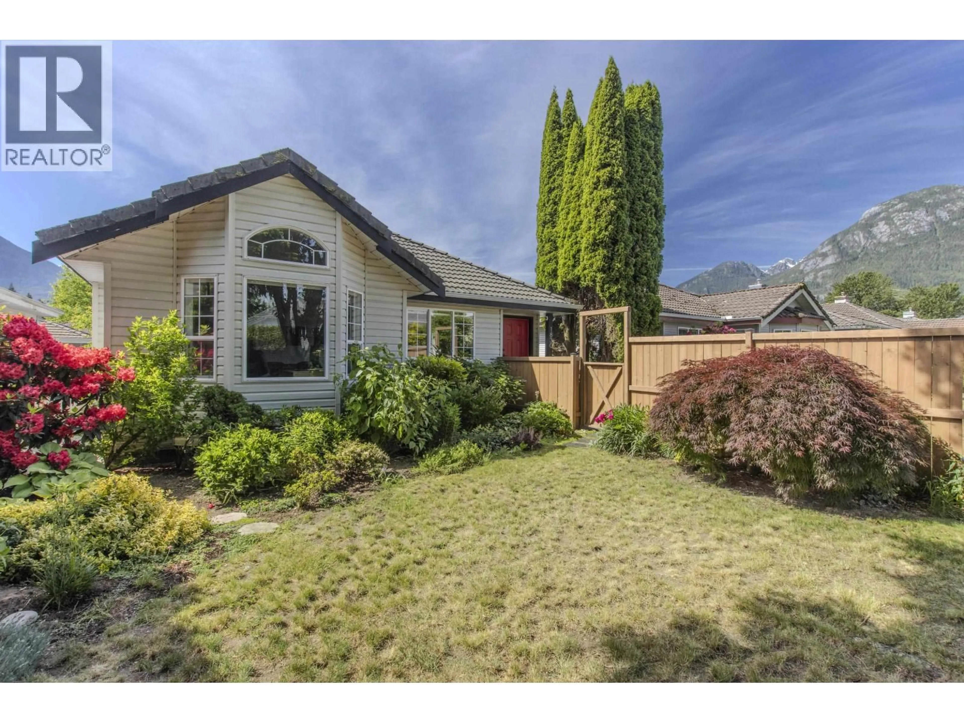 Home with vinyl exterior material, mountain view for 1830 WILLOW CRESCENT, Squamish British Columbia V8B0L9