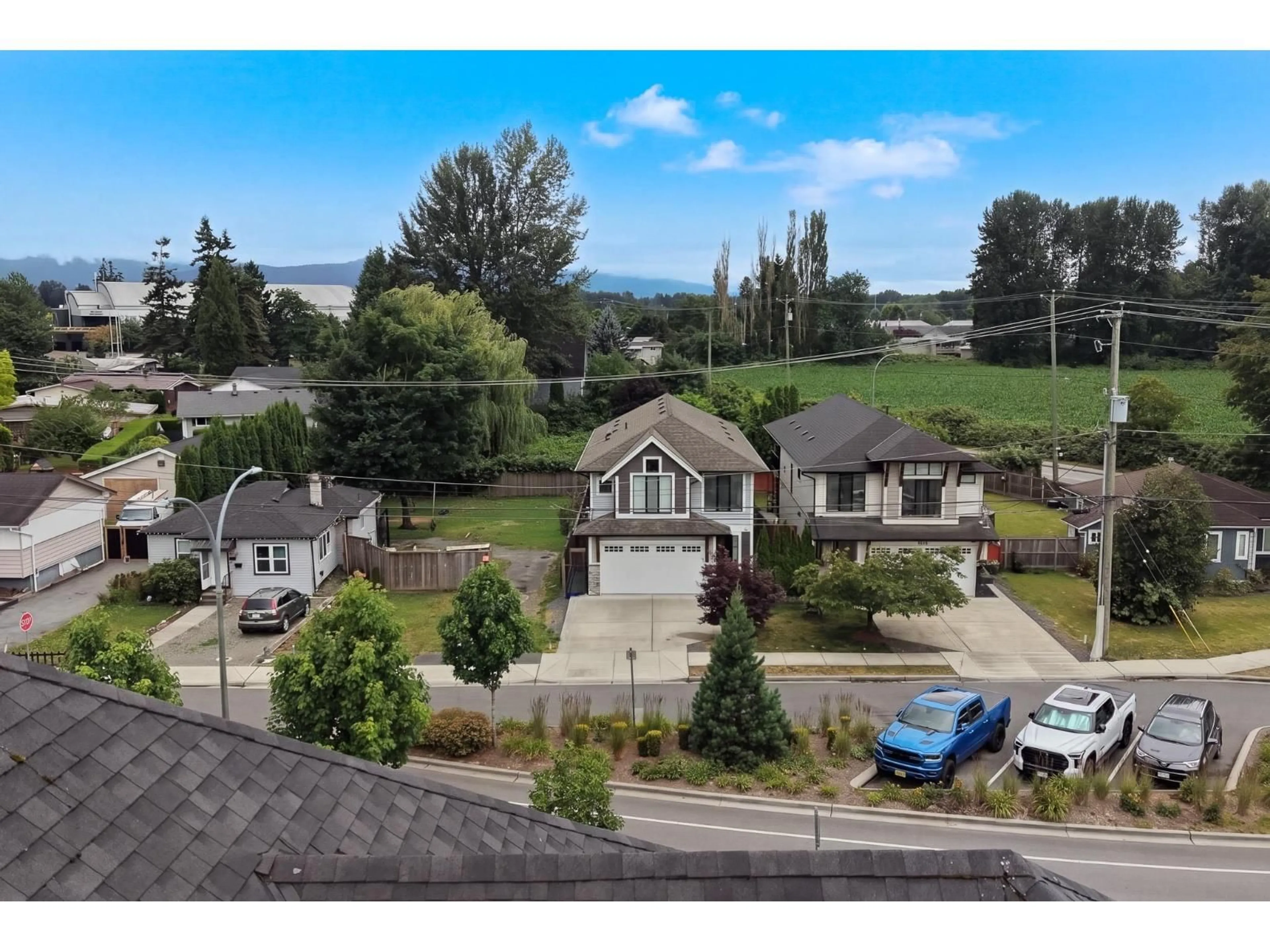 A pic from outside/outdoor area/front of a property/back of a property/a pic from drone, mountain view for 45386 SPADINA AVENUE, Chilliwack British Columbia V2P1V4