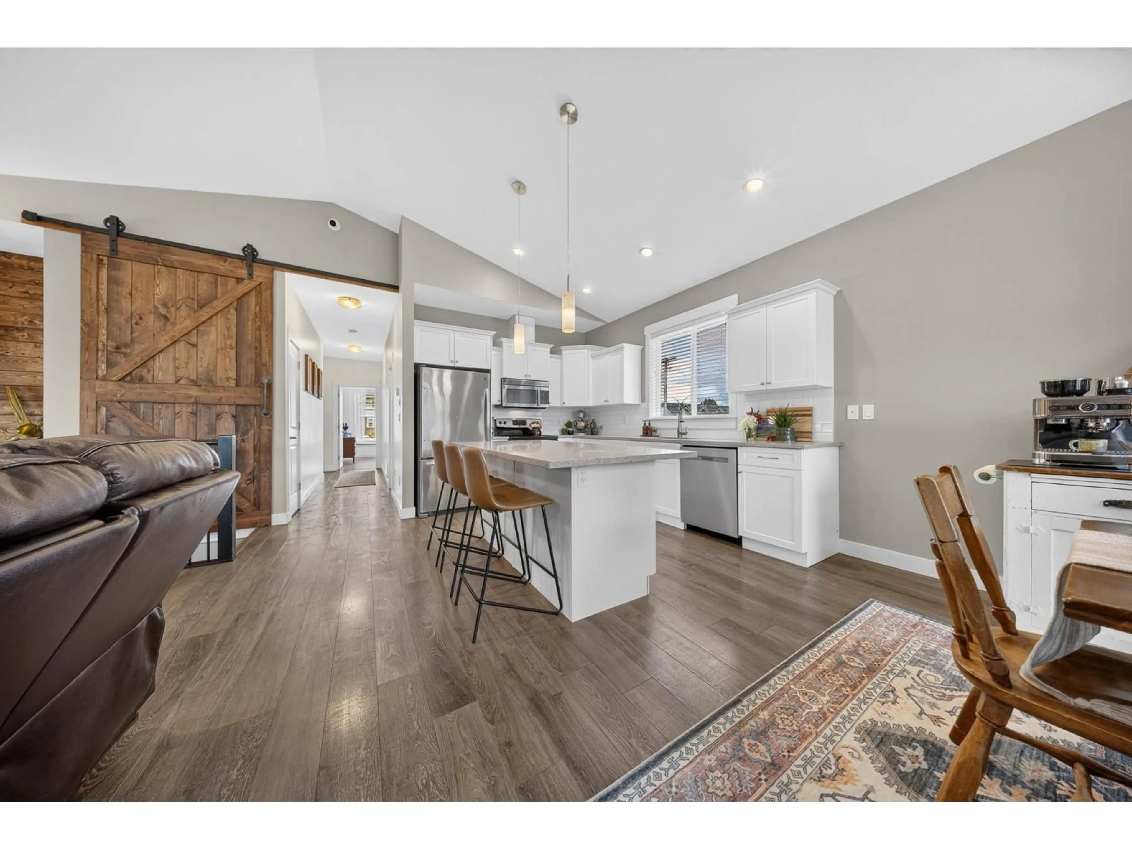 Open concept kitchen, unknown for 45386 SPADINA AVENUE, Chilliwack British Columbia V2P1V4