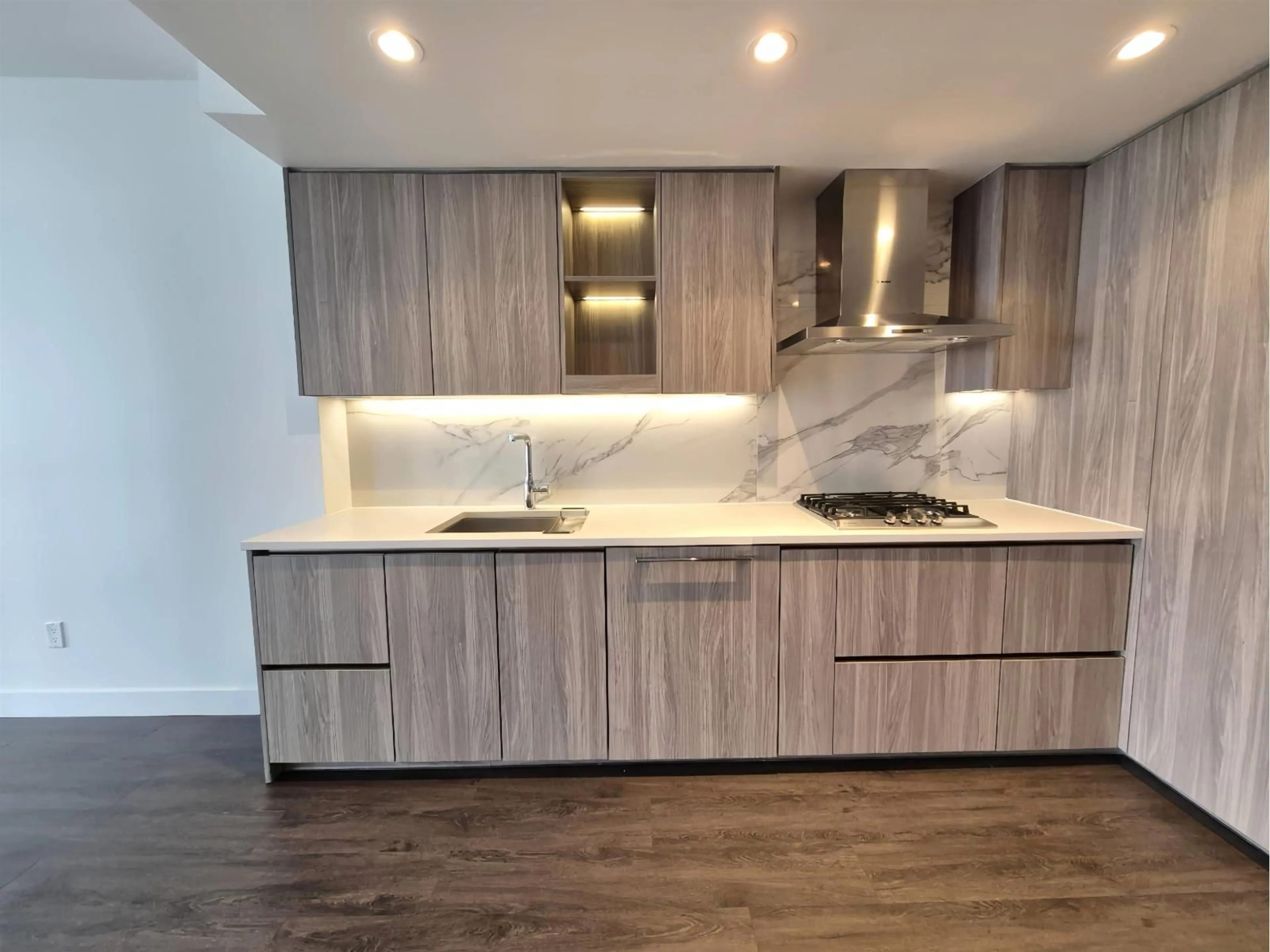 Open concept kitchen, wood/laminate floor for 911 - 9887 WHALLEY BOULEVARD, Surrey British Columbia V3T0P4