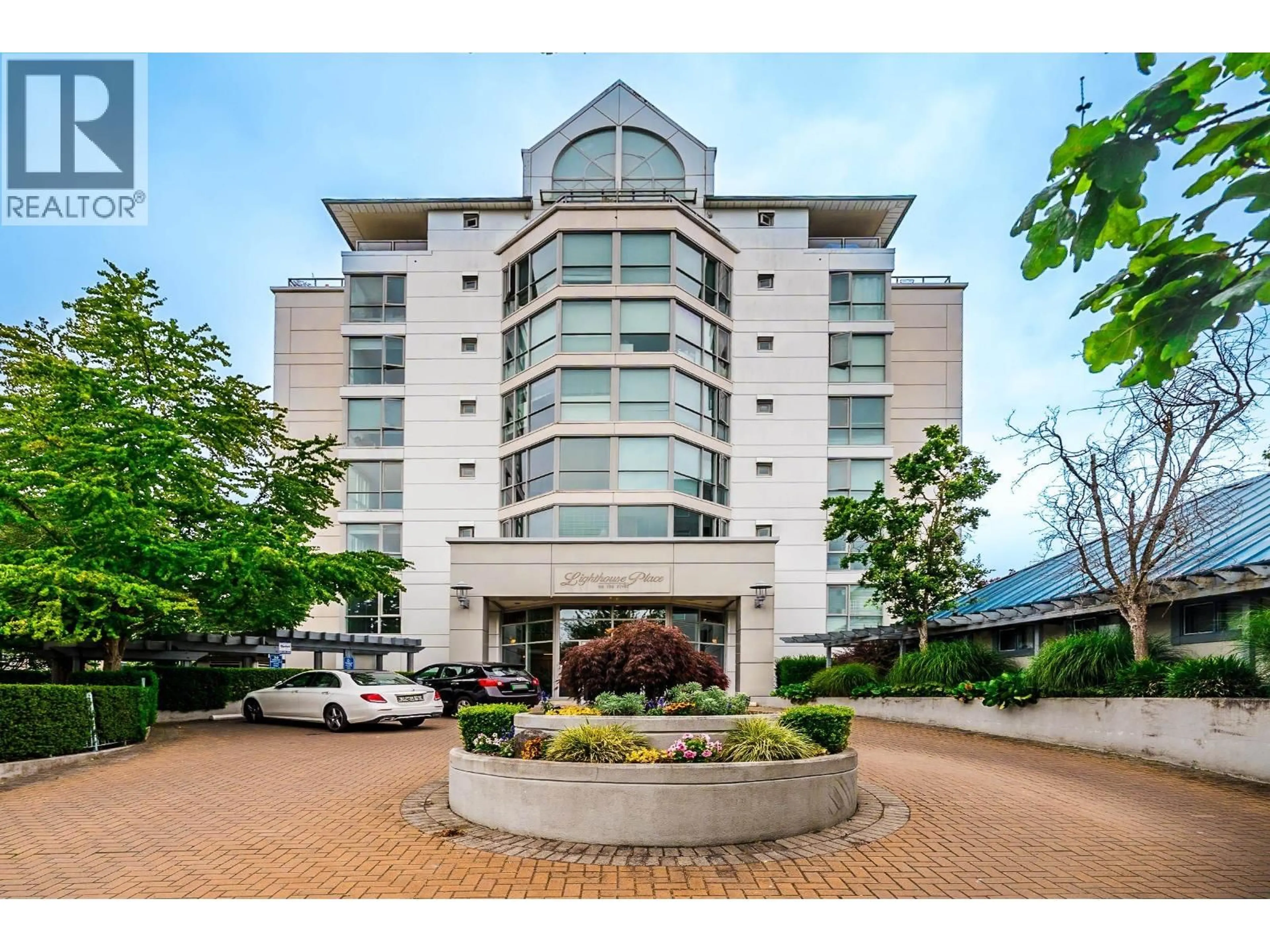 Indoor foyer for 301 - 5860 DOVER CRESCENT, Richmond British Columbia V7C5S6
