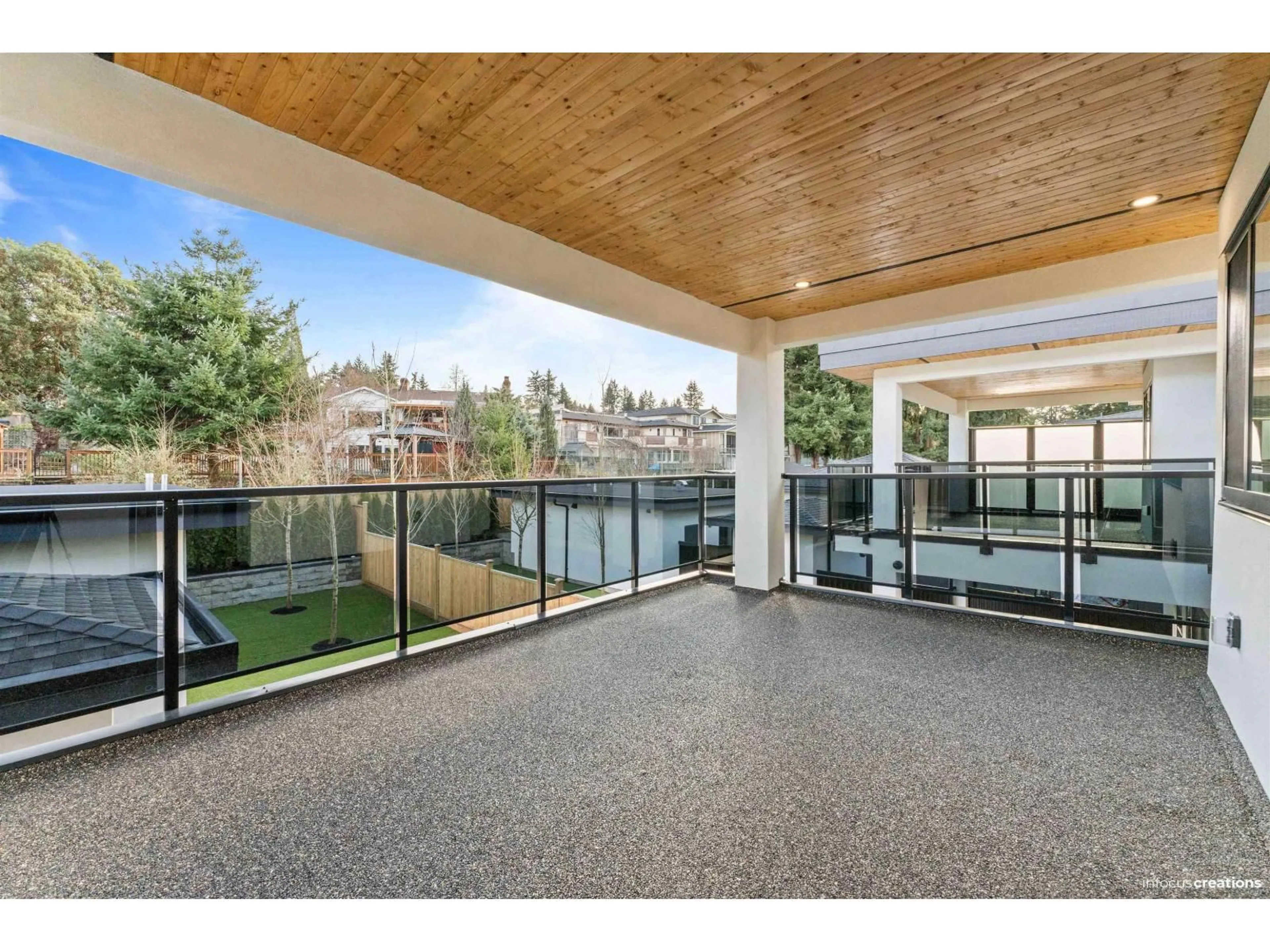 Indoor foyer for 10634 RIVER ROAD, Delta British Columbia V4C2R7