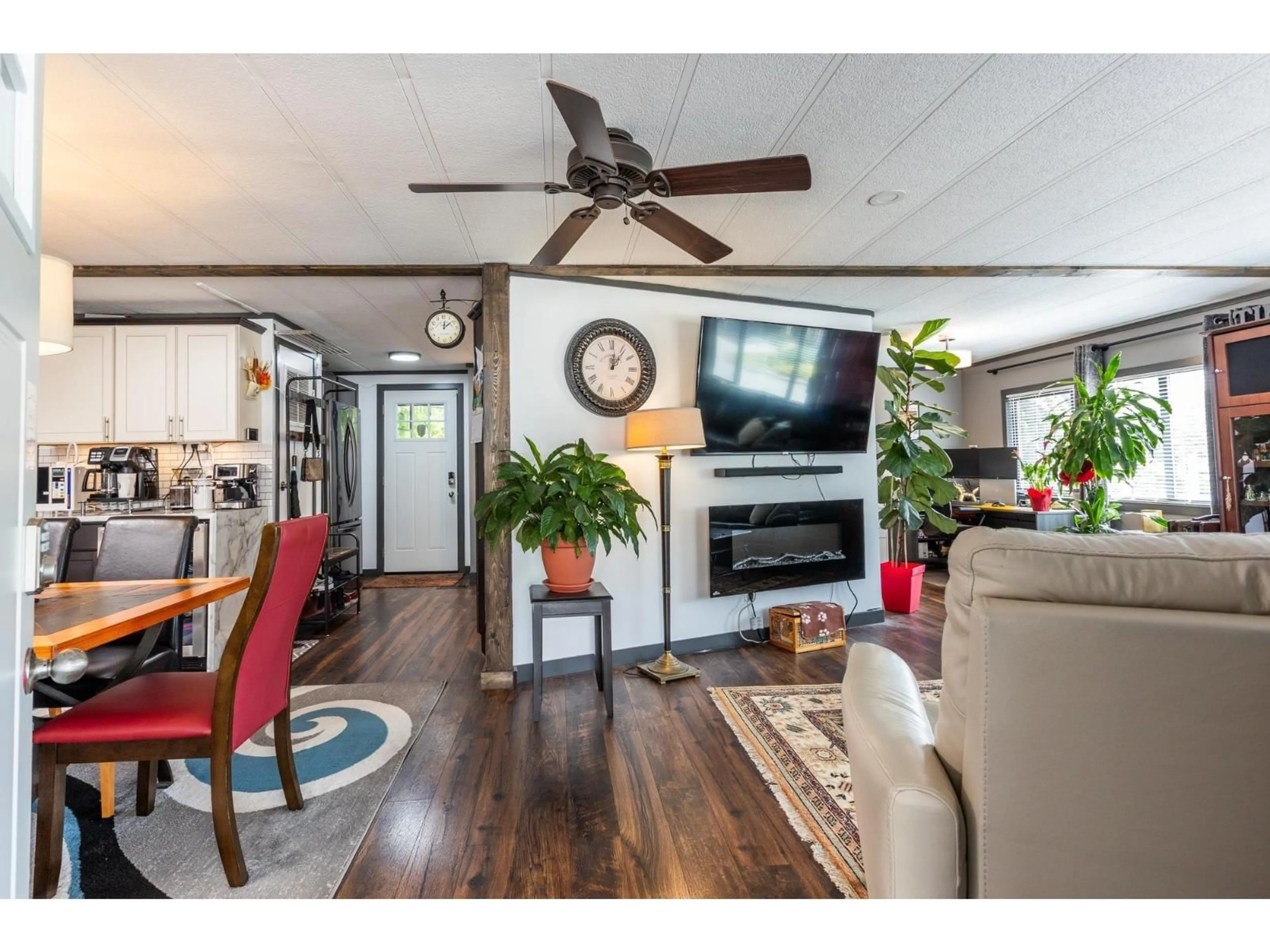Living room with furniture, wood/laminate floor for 340 - 1840 160 STREET, Surrey British Columbia V4A4X4