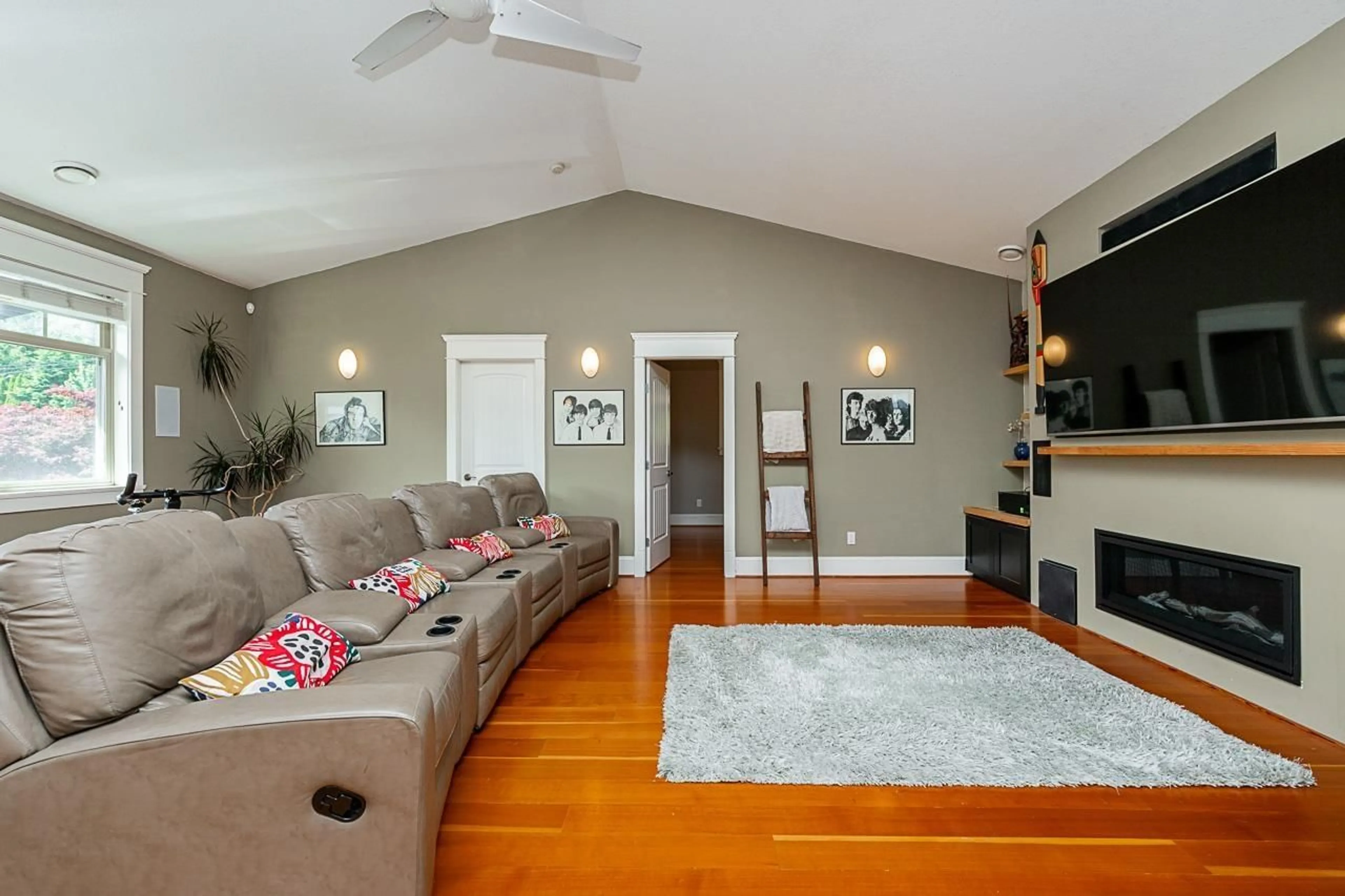 Living room with furniture, unknown for 16592 78 AVENUE, Surrey British Columbia V4N0L6